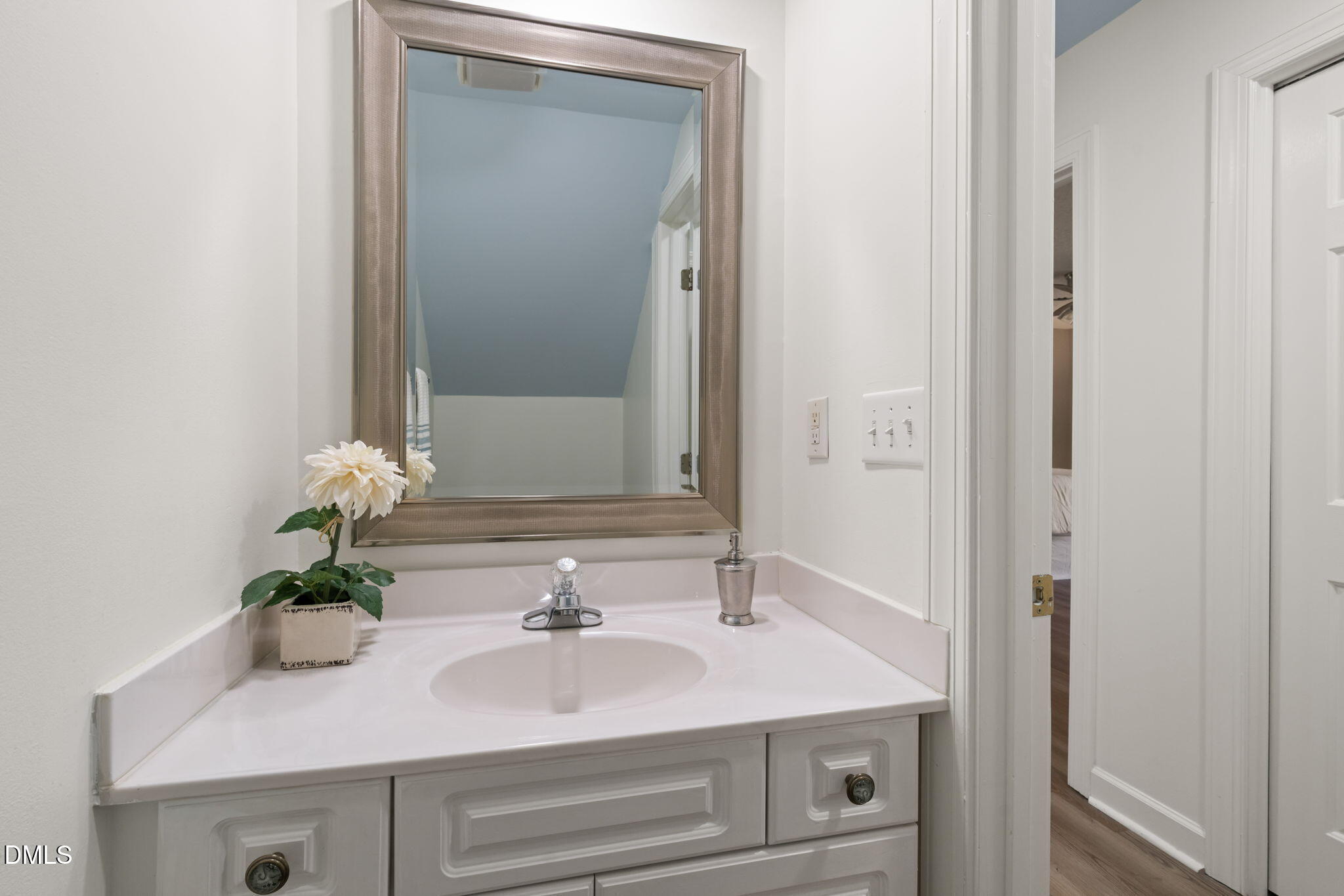 11 Knightsbridge Court