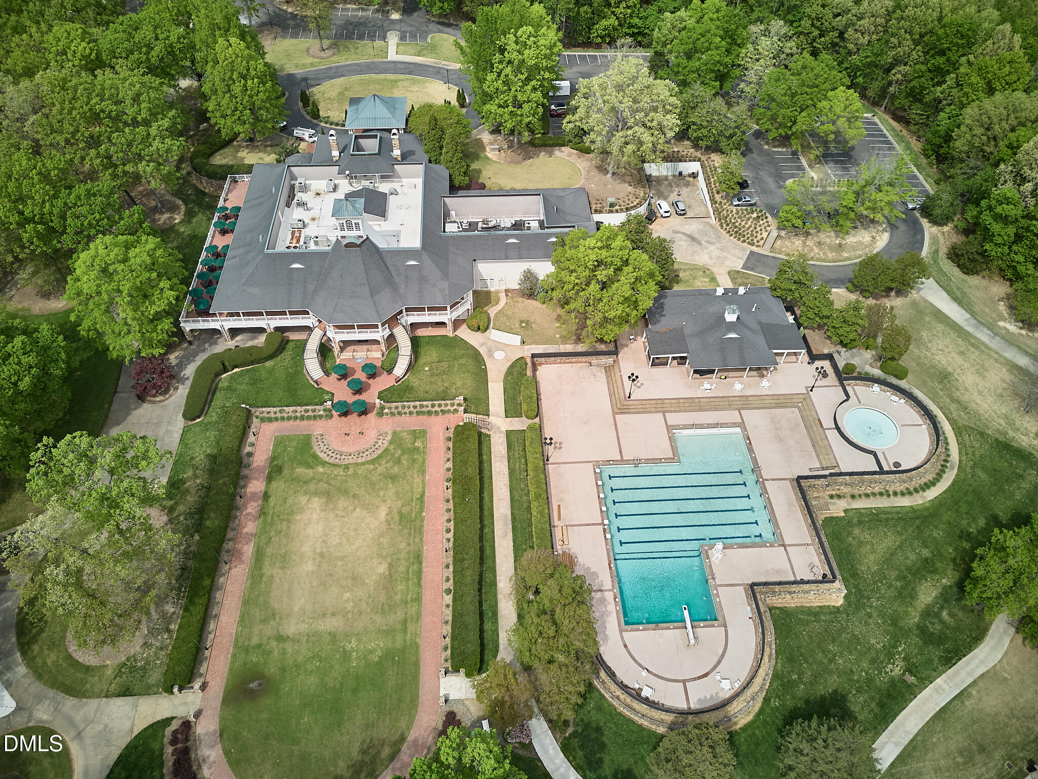 1216 E Pointe Drive