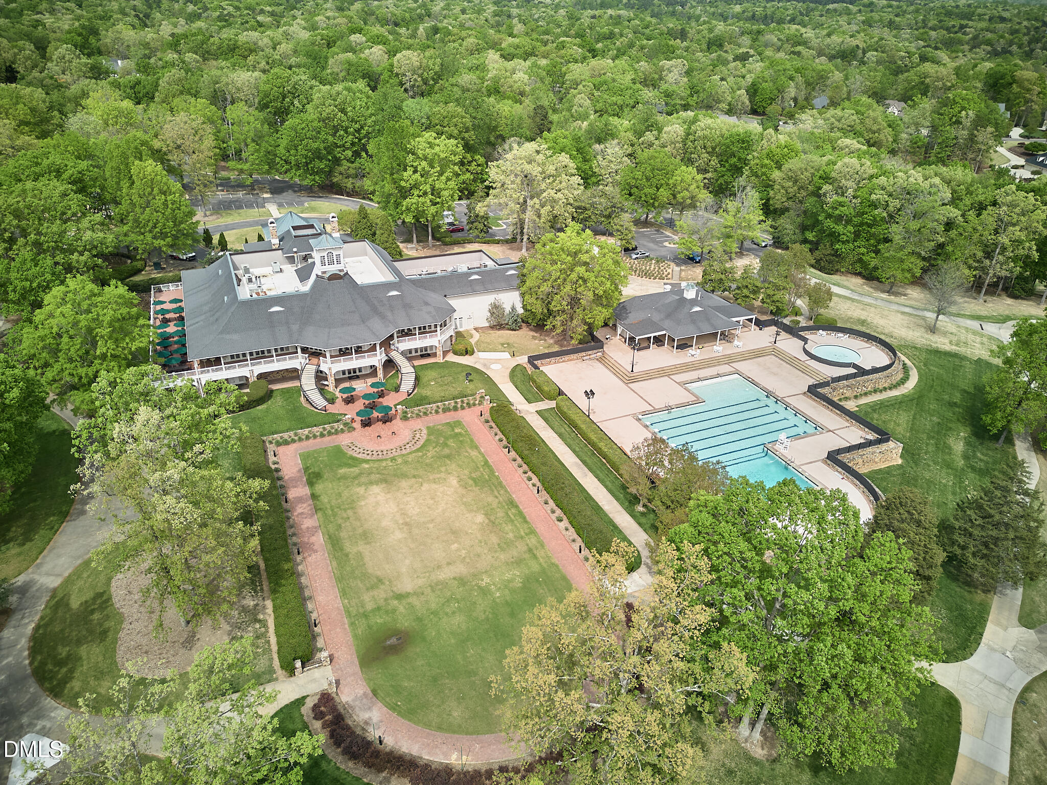 1216 E Pointe Drive