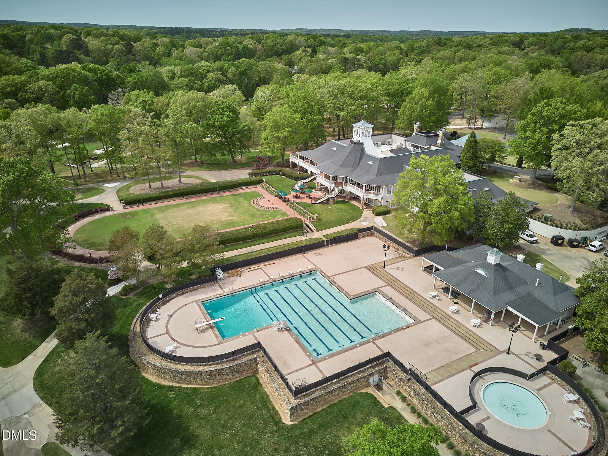 1216 E Pointe Drive