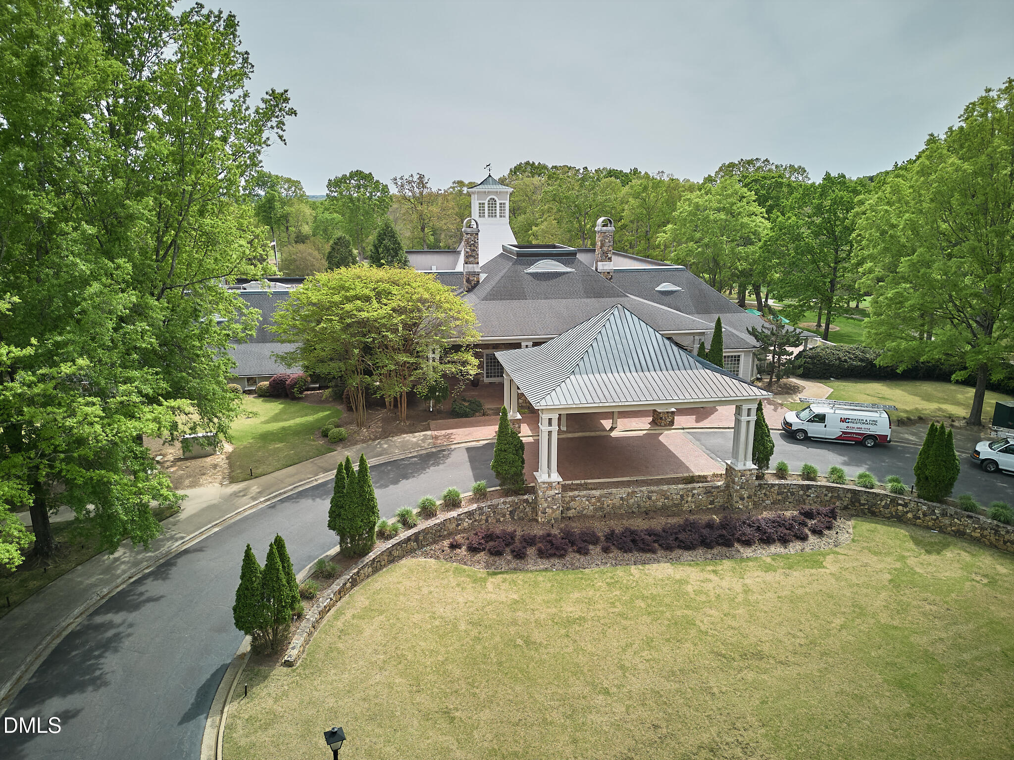 1216 E Pointe Drive