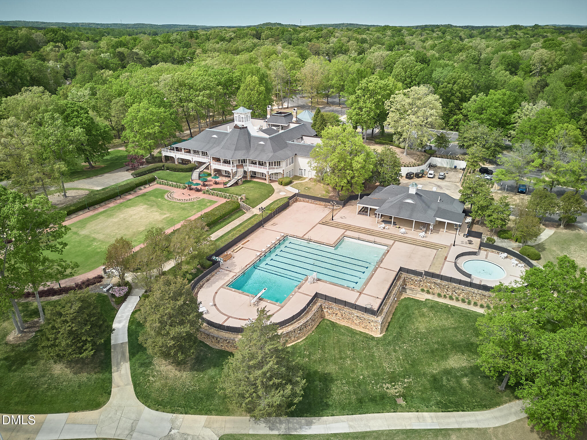 1216 E Pointe Drive