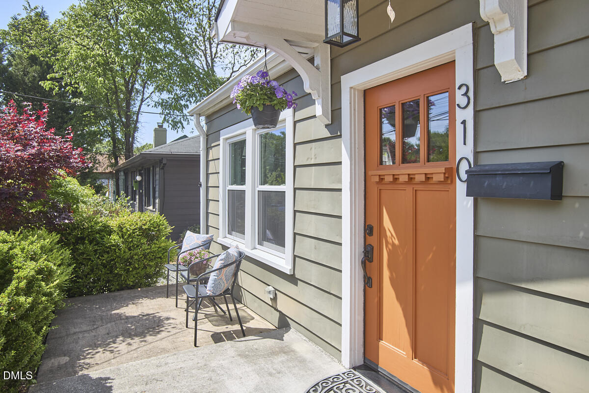 310 Dacian Avenue