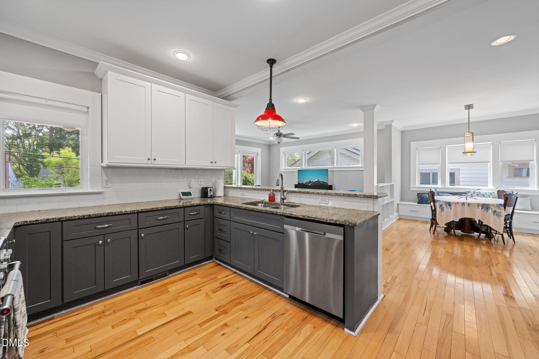 208 W Markham Avenue