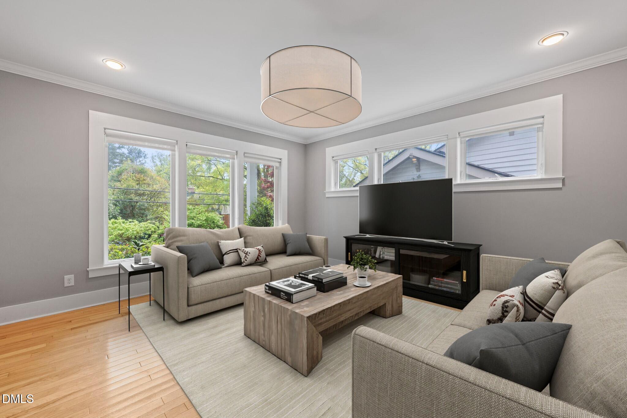 208 W Markham Avenue