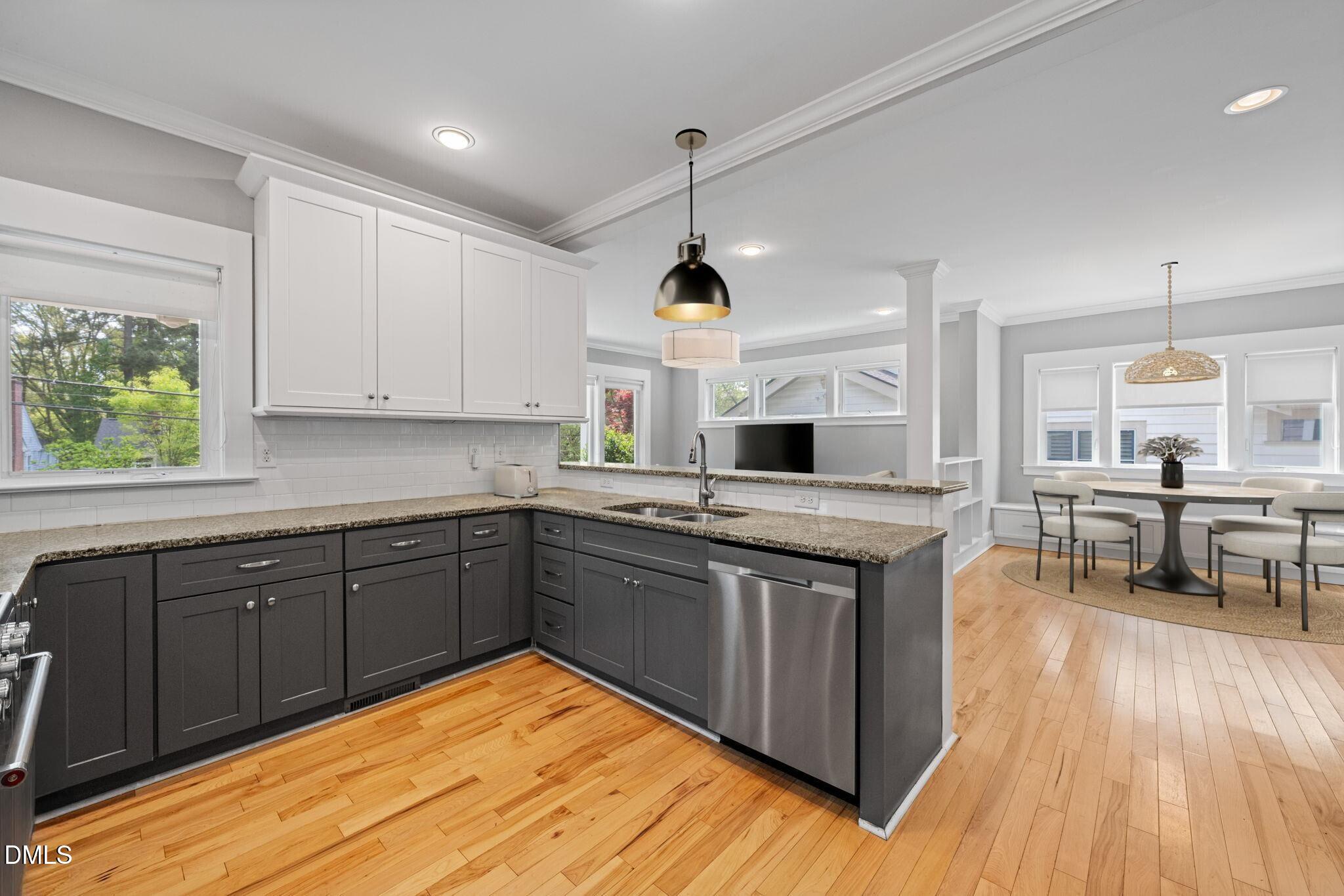 208 W Markham Avenue