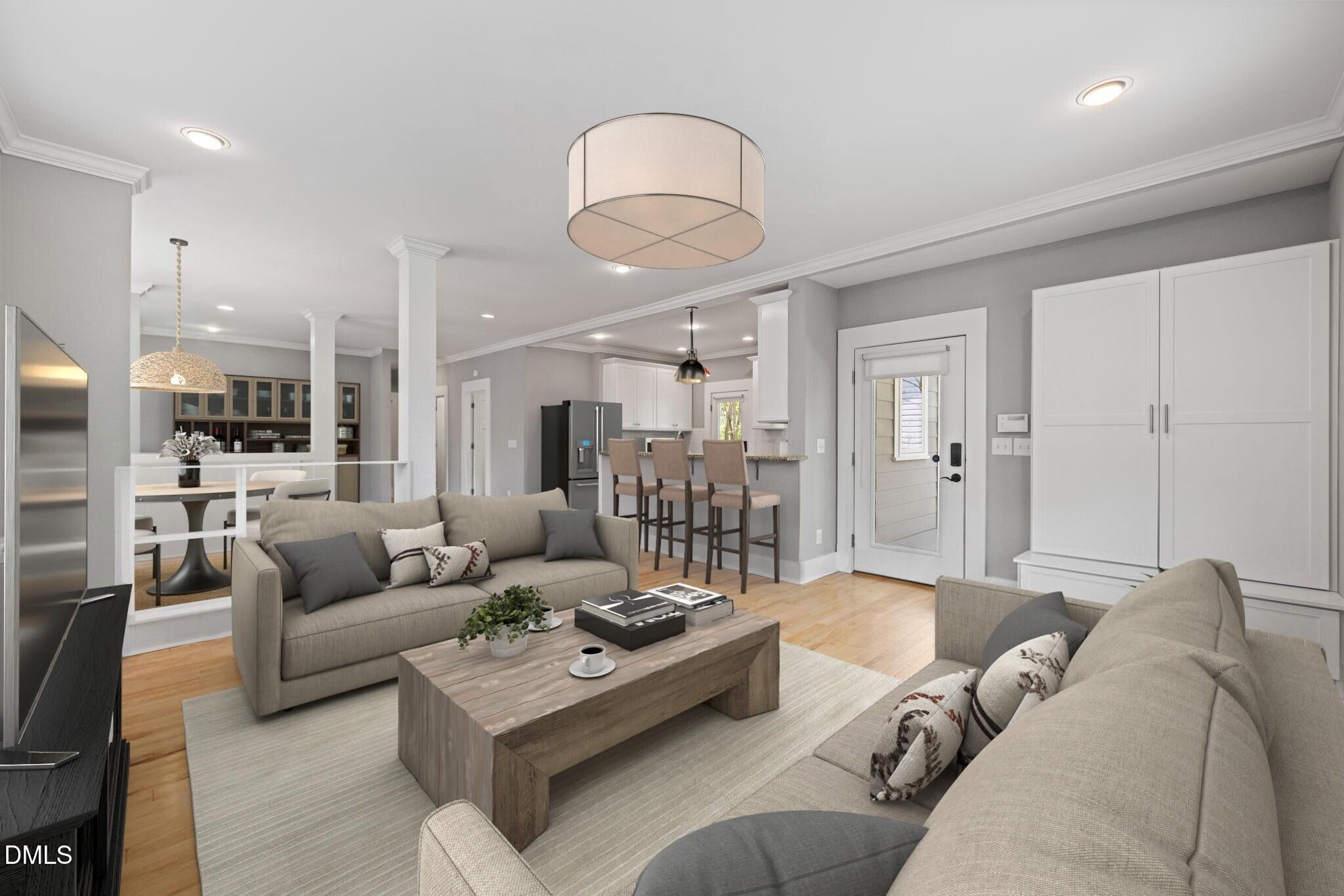 208 W Markham Avenue