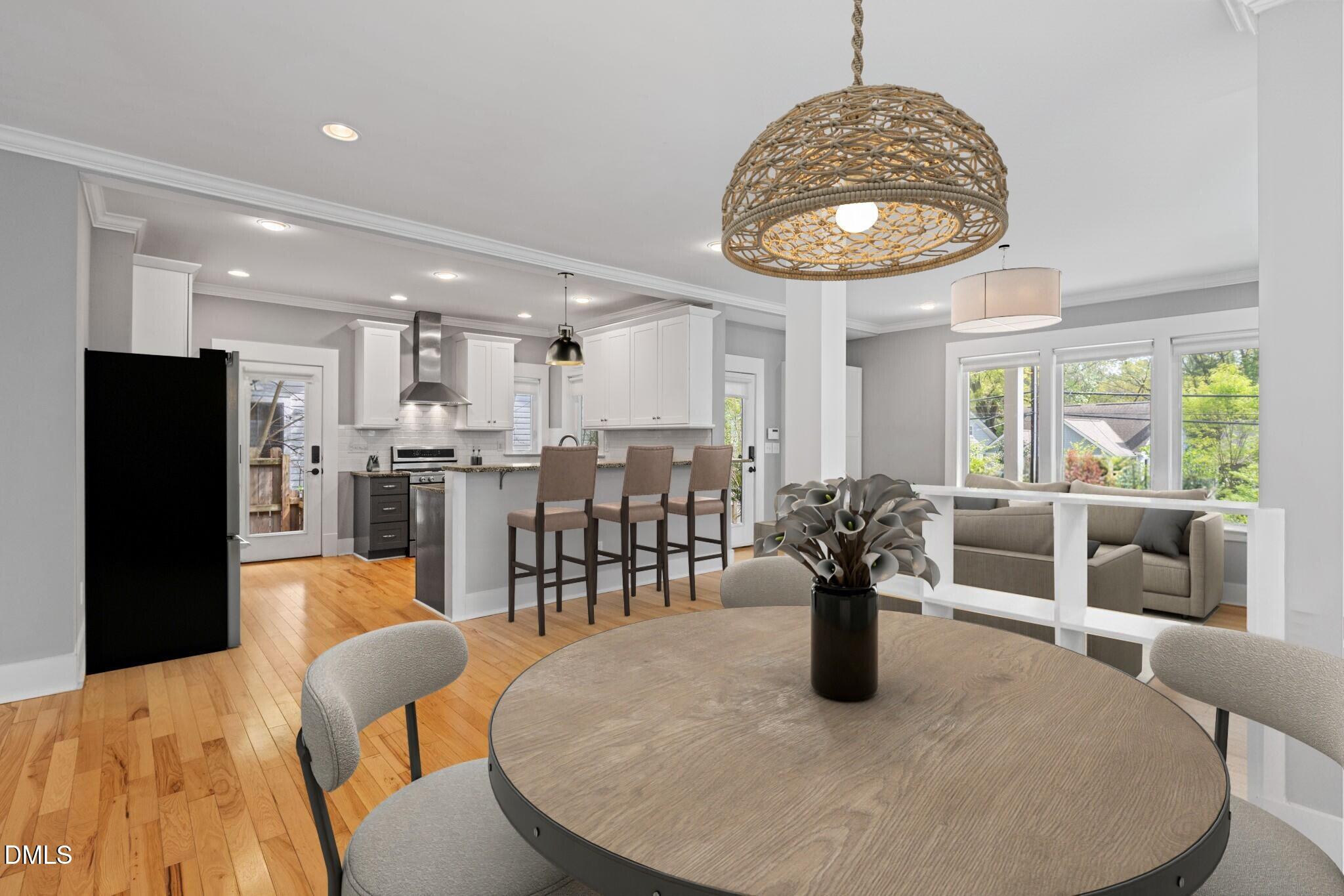 208 W Markham Avenue