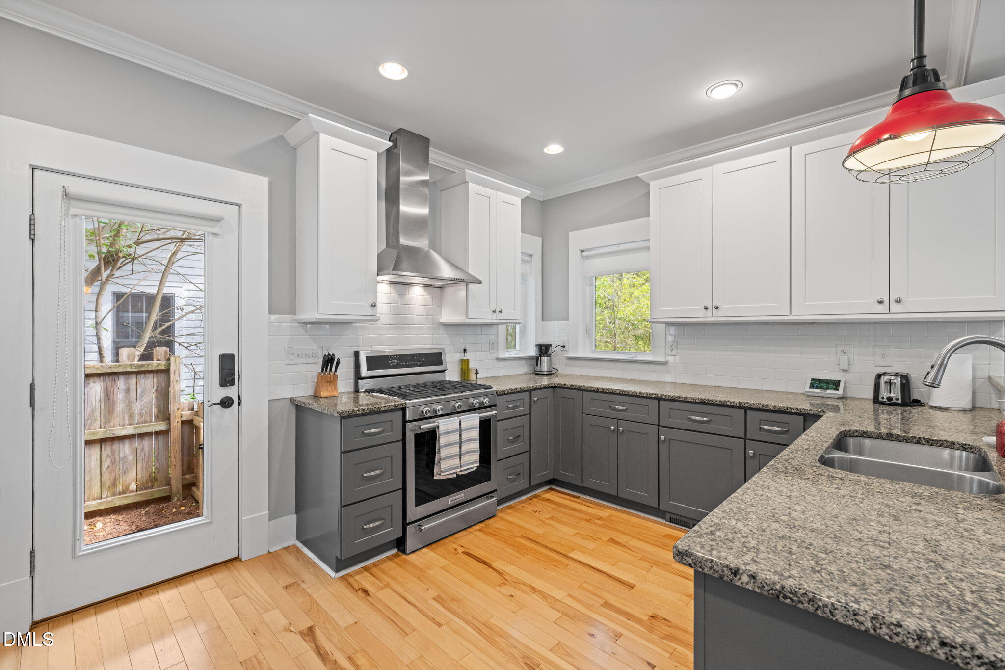 208 W Markham Avenue