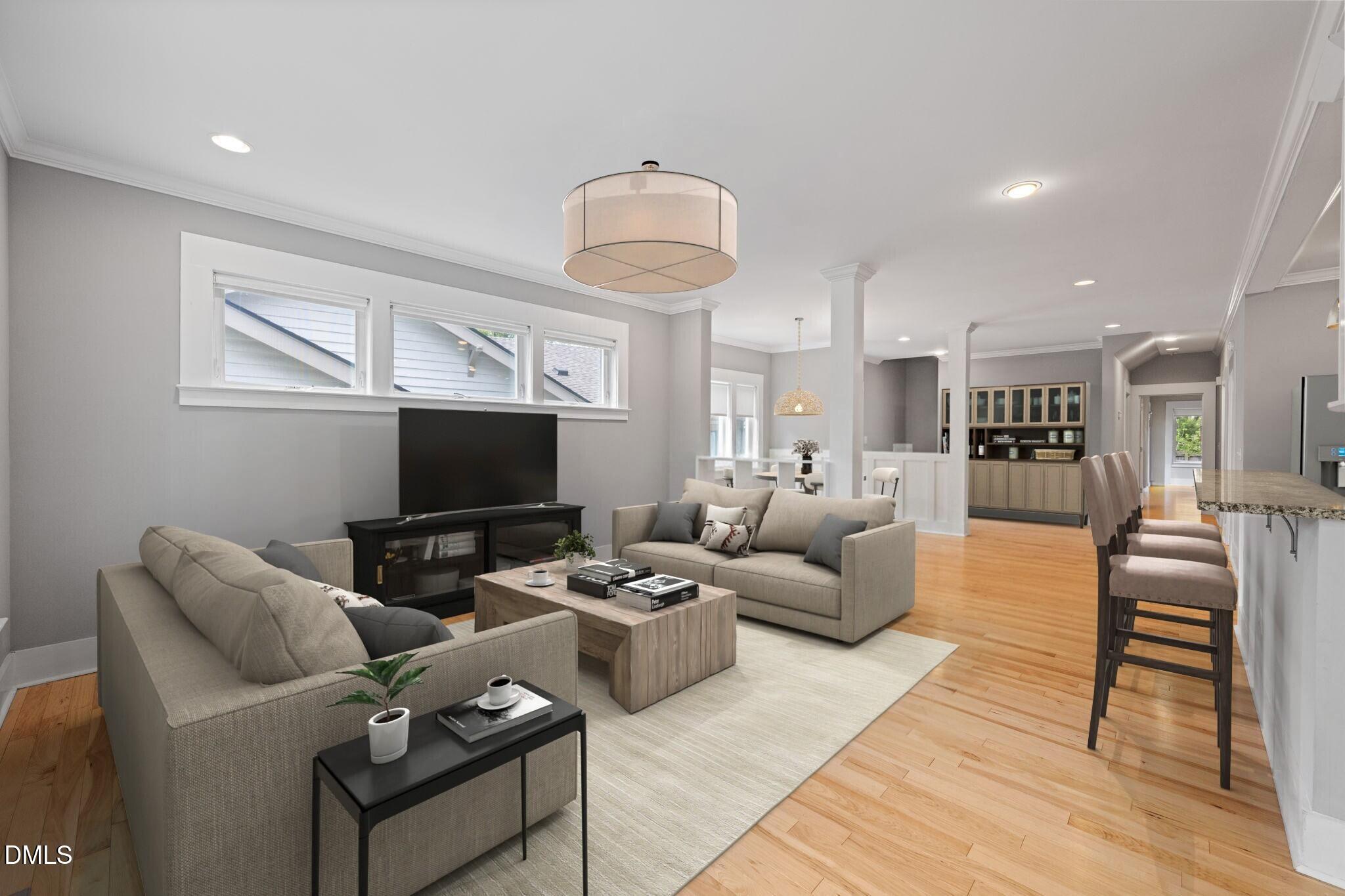 208 W Markham Avenue