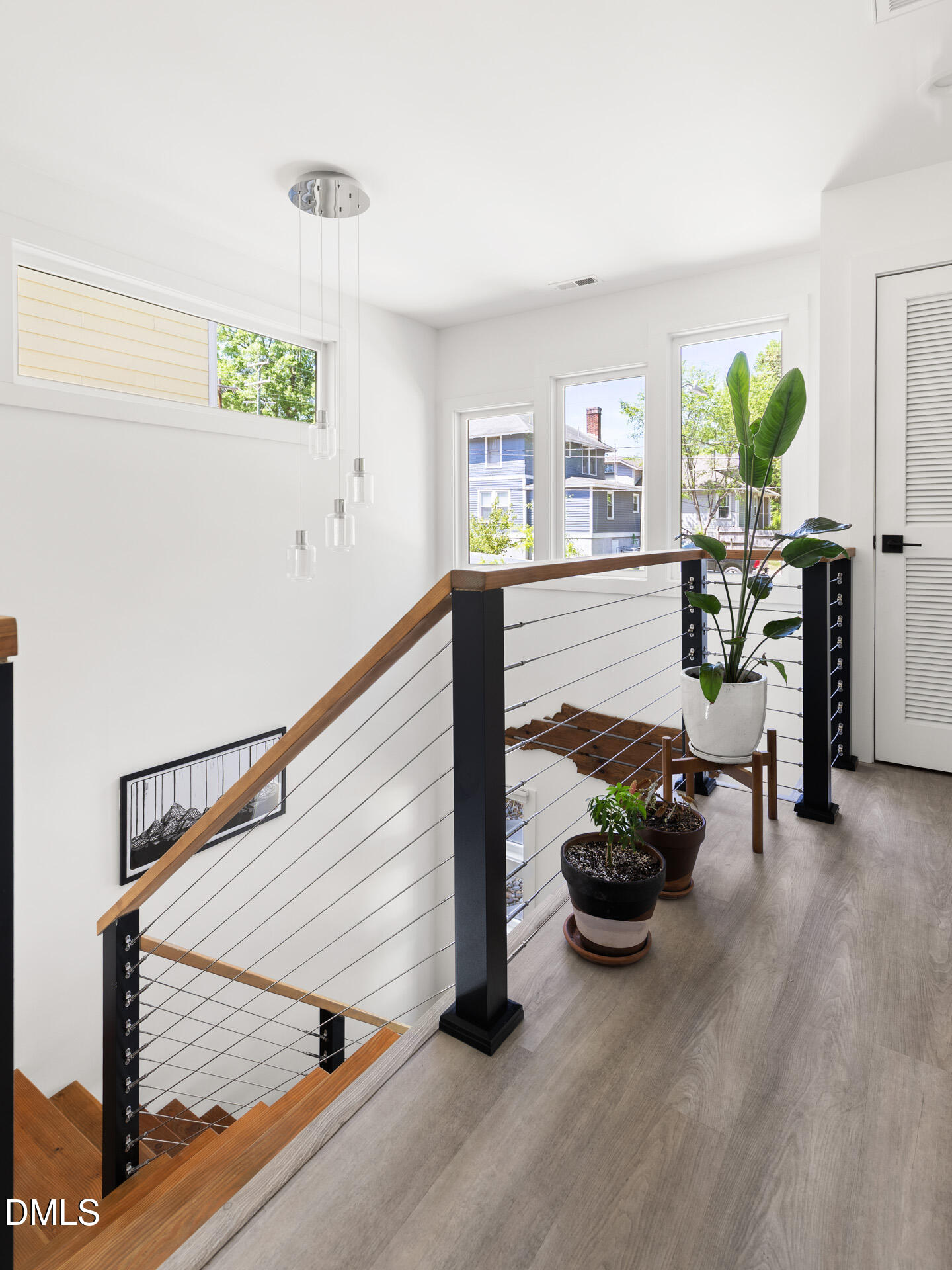 825 W Markham Avenue