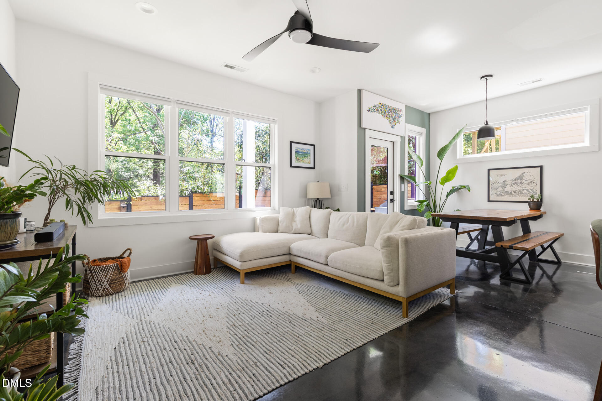 825 W Markham Avenue