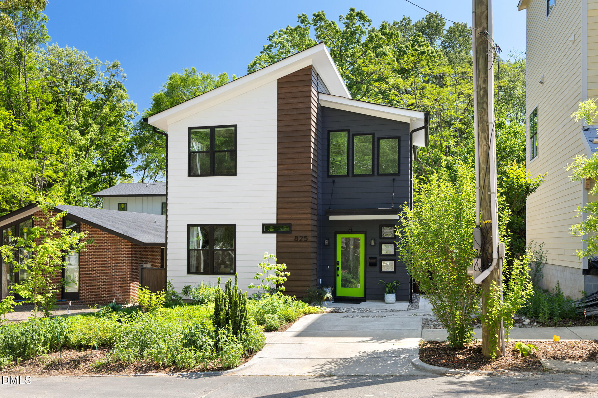 825 W Markham Avenue
