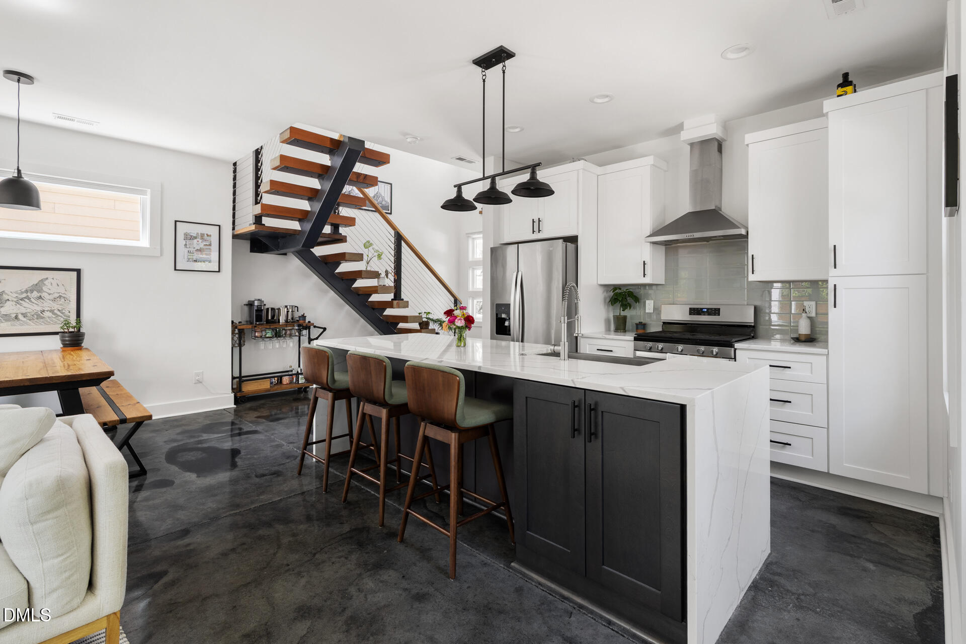 825 W Markham Avenue