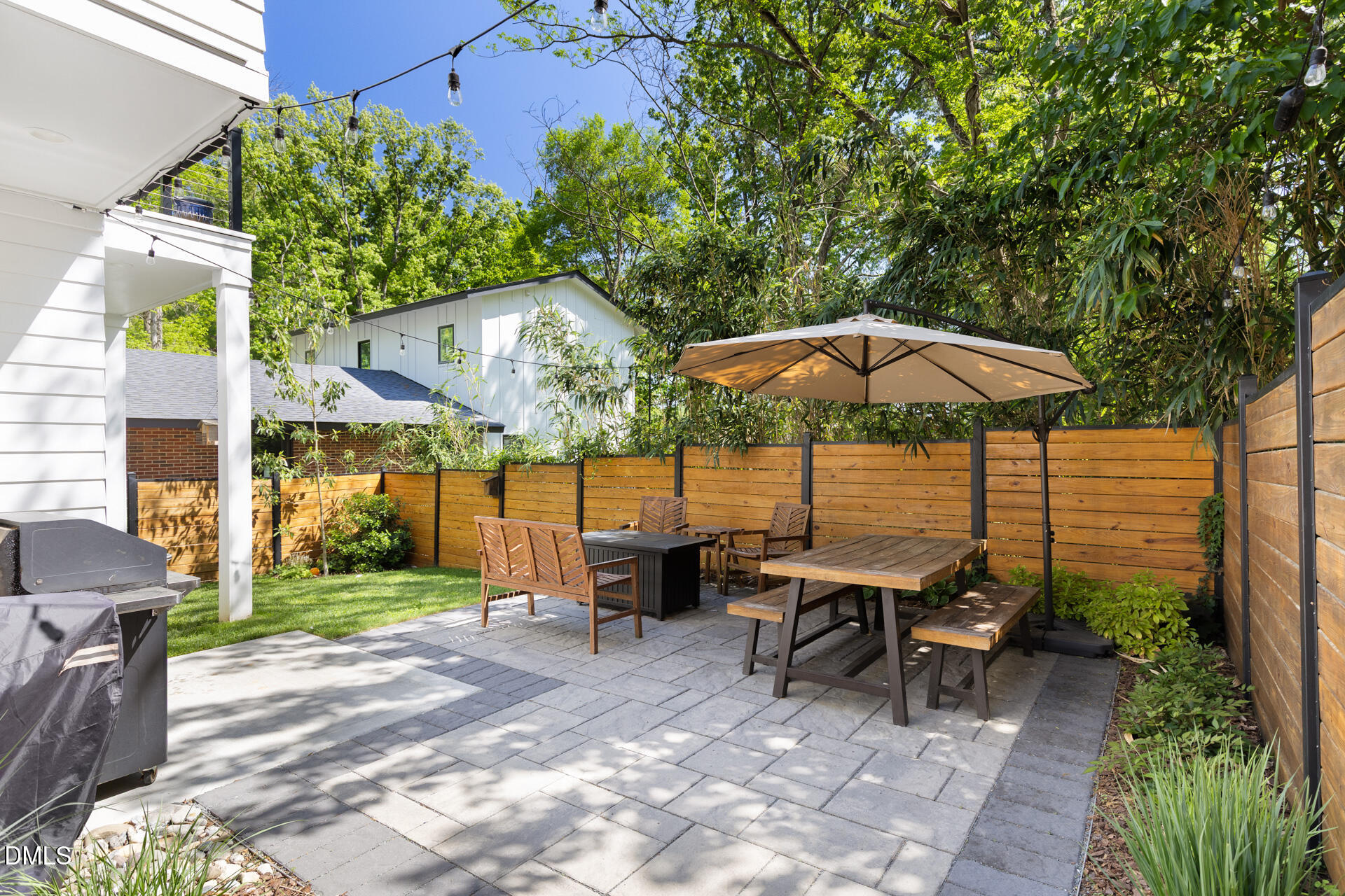 825 W Markham Avenue