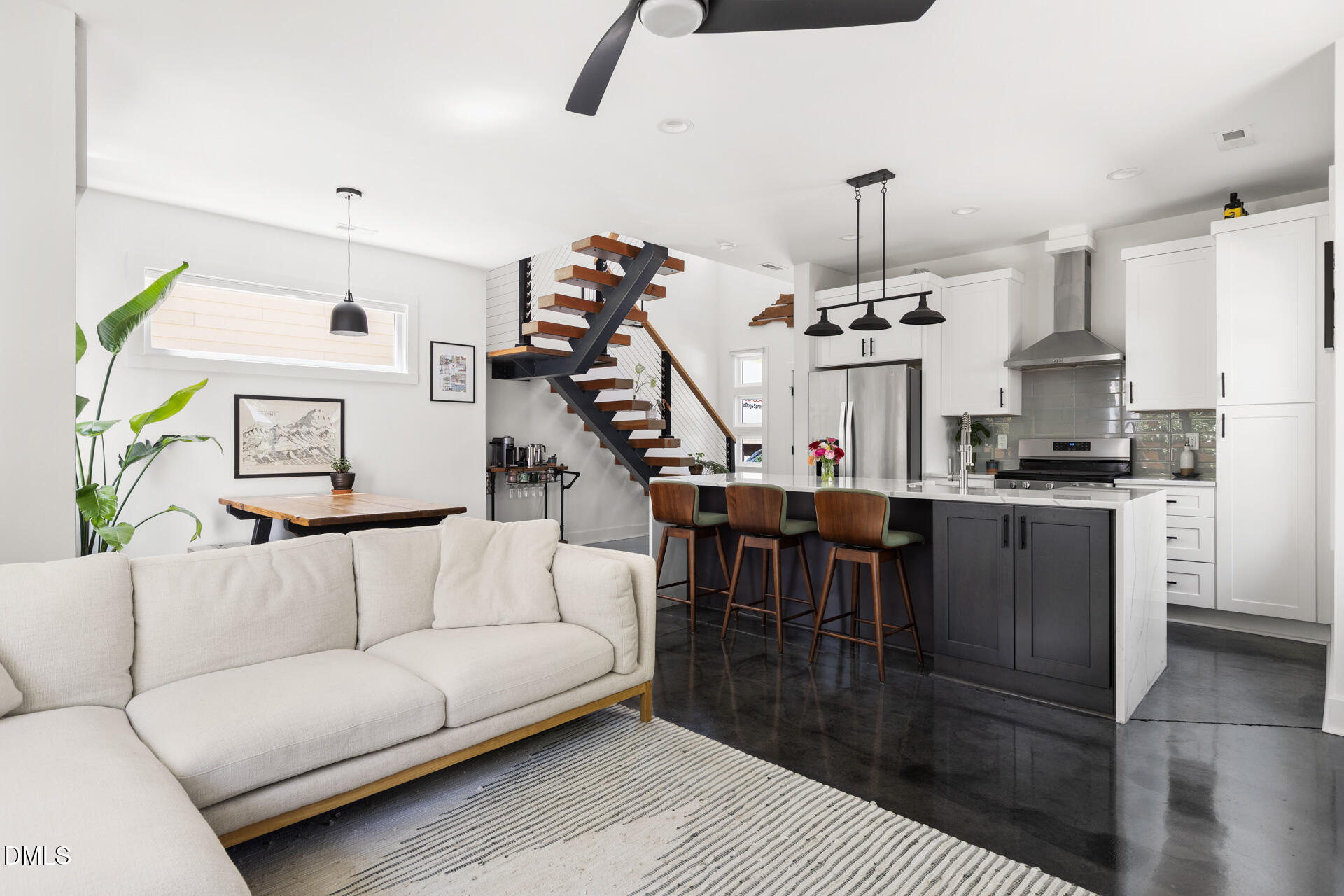 825 W Markham Avenue