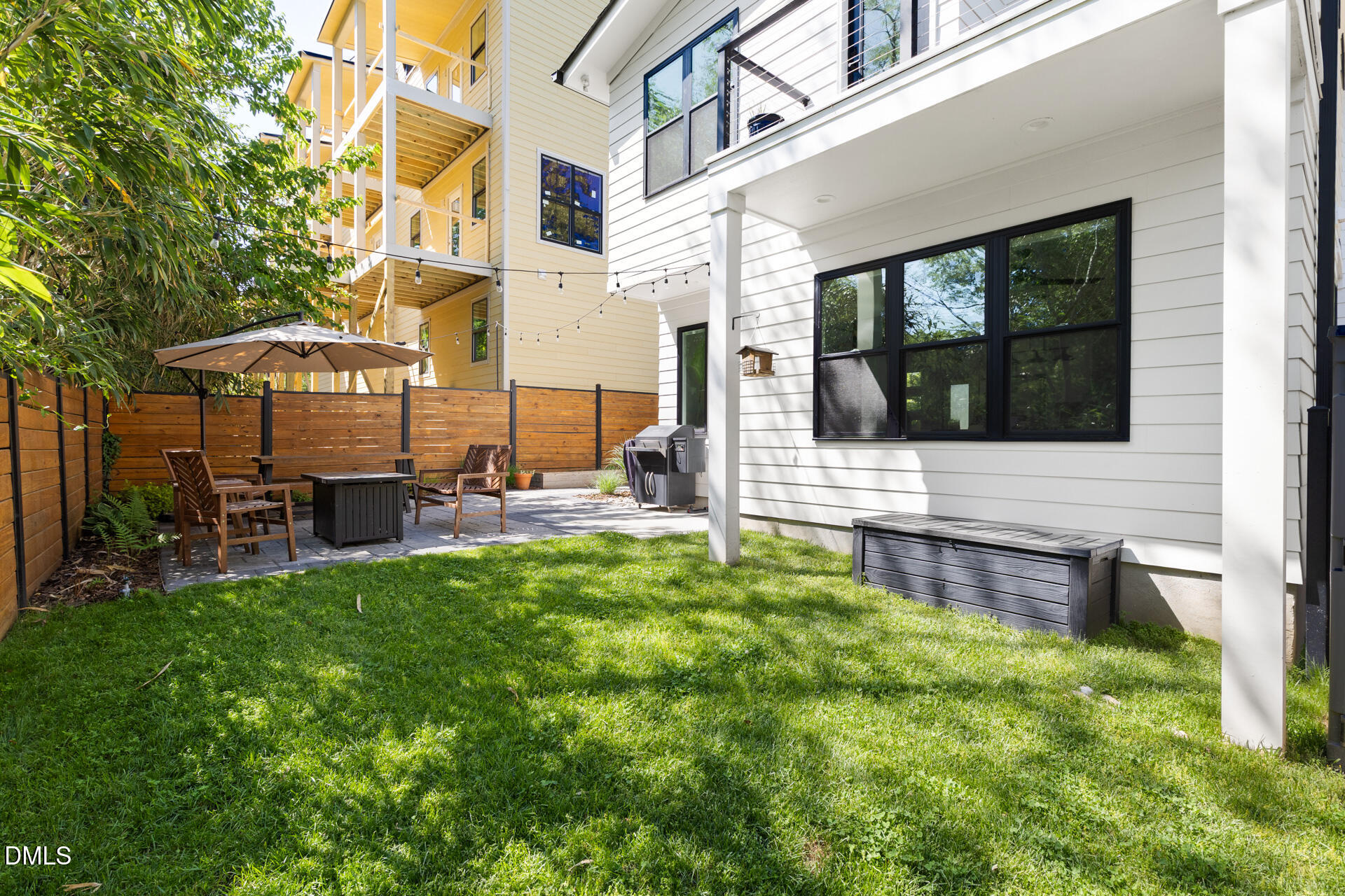 825 W Markham Avenue