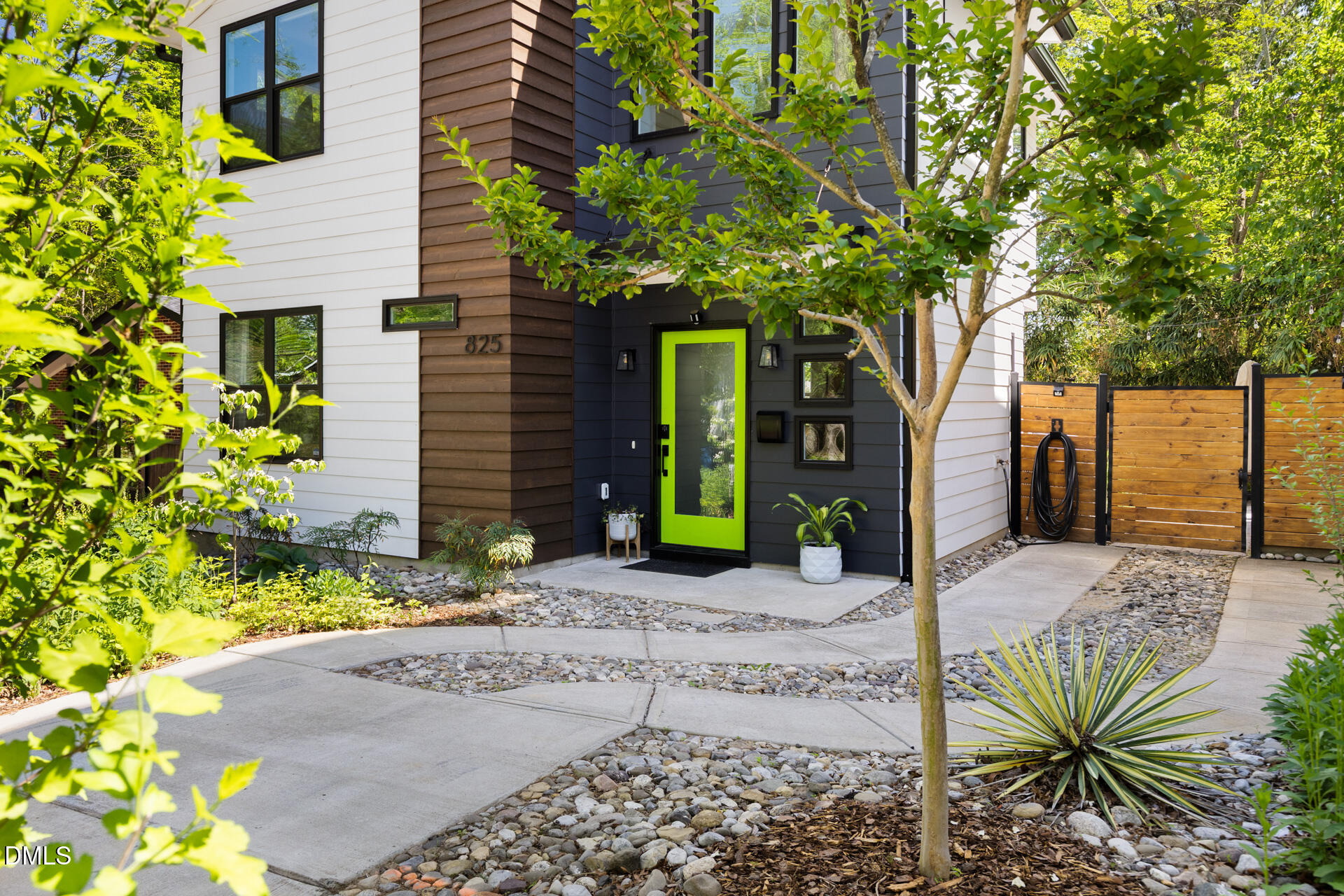 825 W Markham Avenue