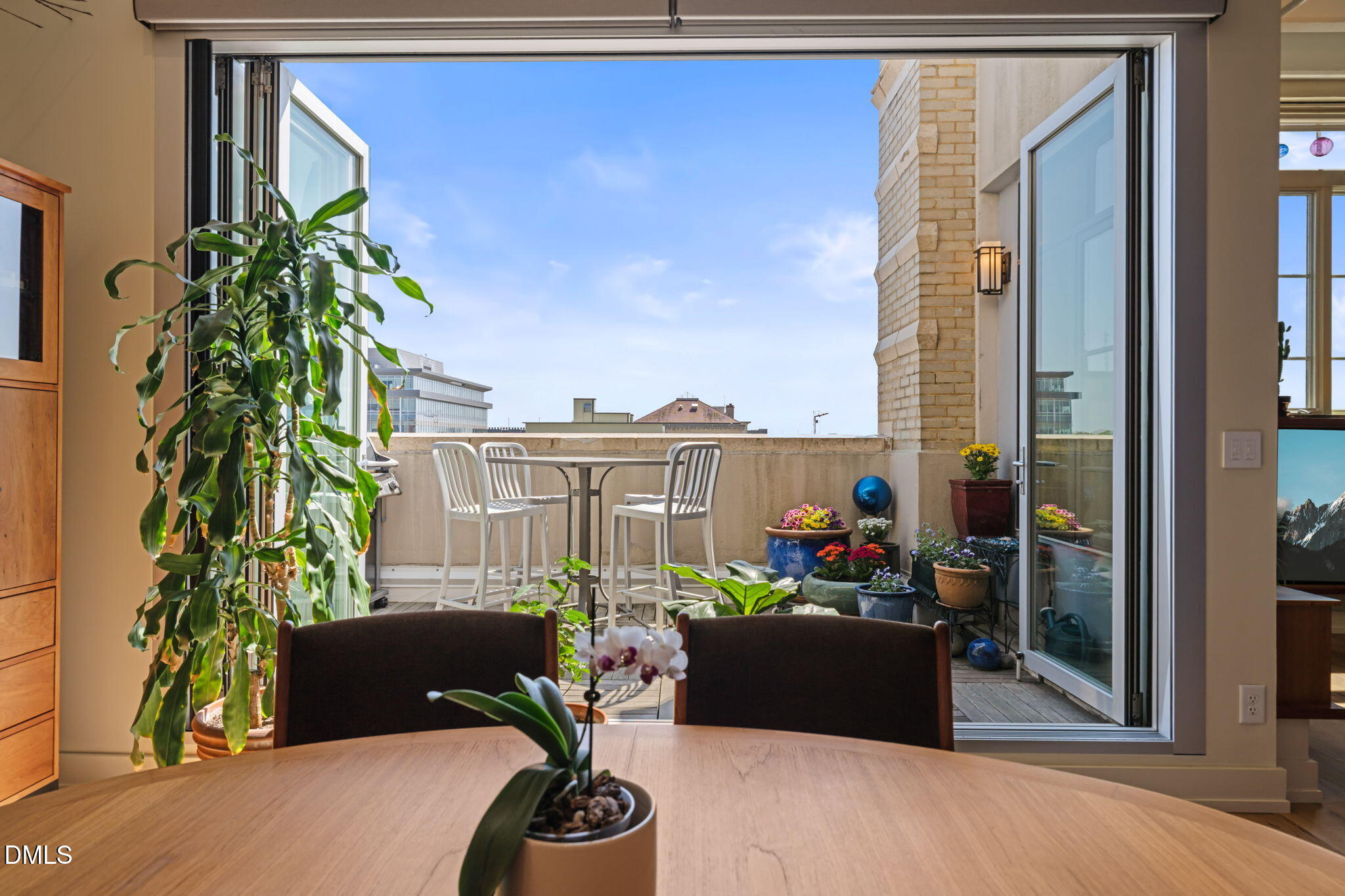103 W Main Street # 404