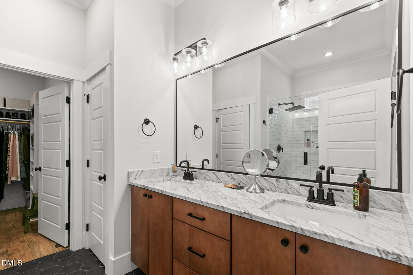 2216 Meadowcreek Drive