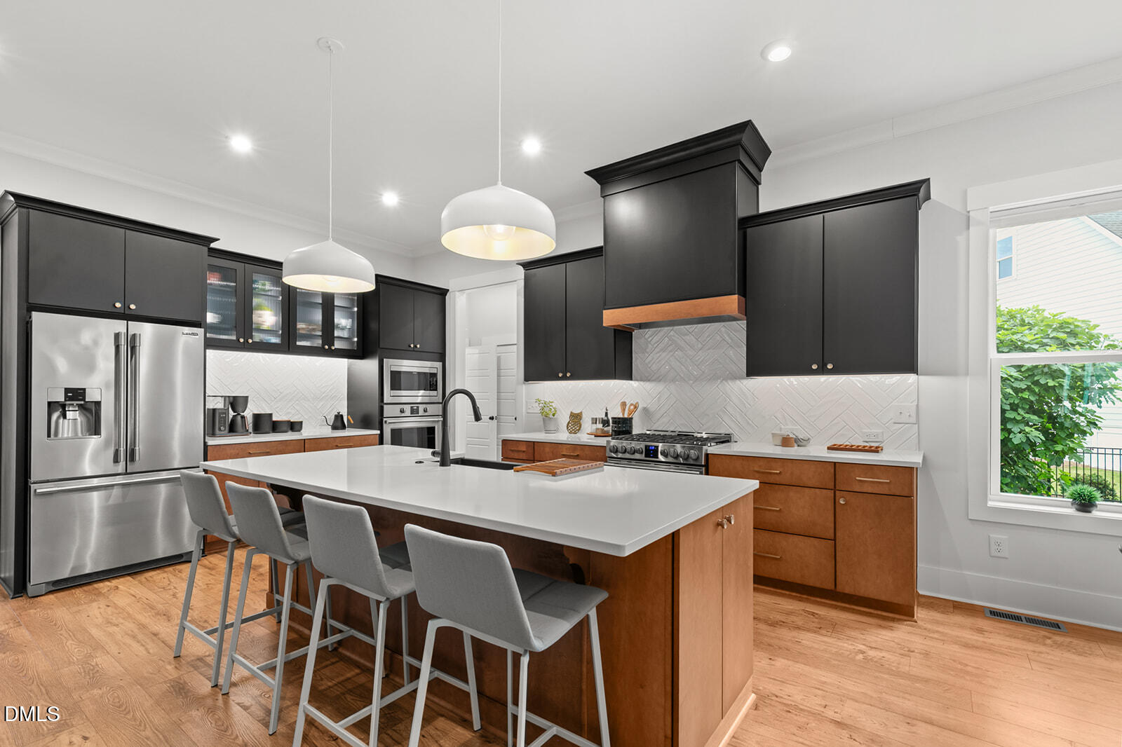 2216 Meadowcreek Drive