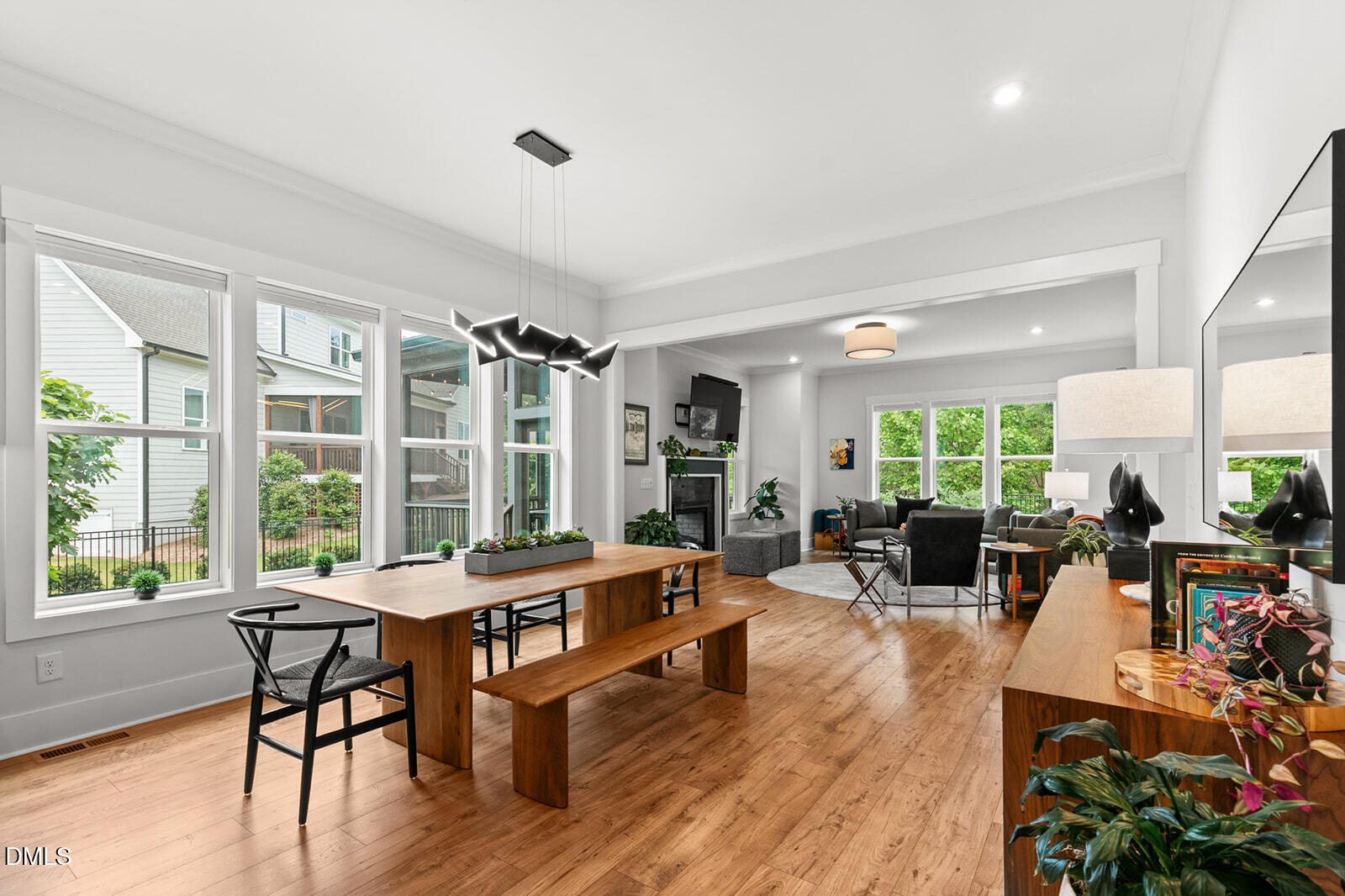2216 Meadowcreek Drive