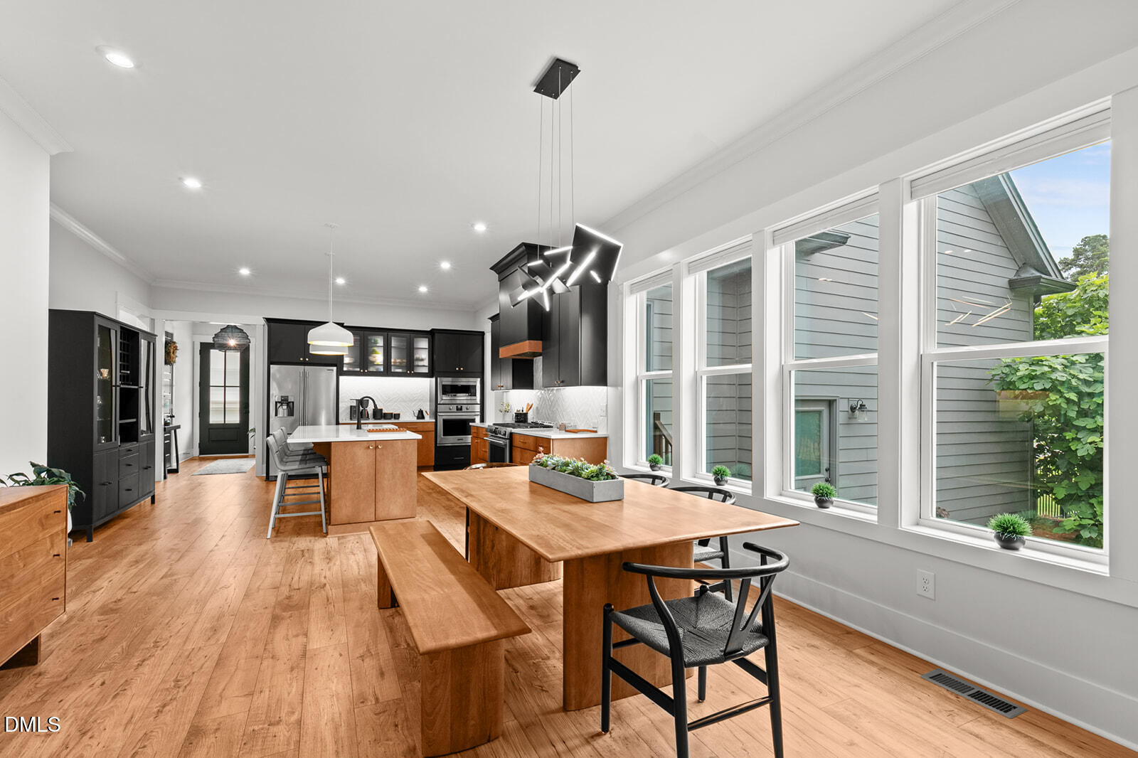 2216 Meadowcreek Drive