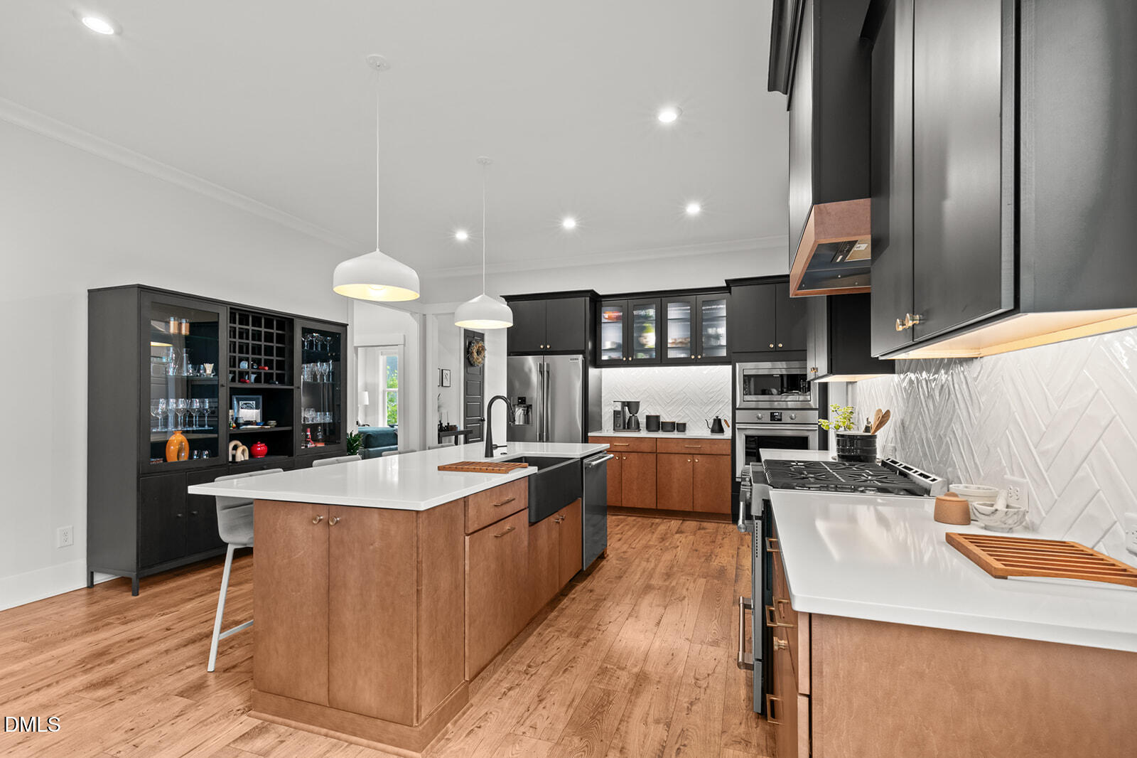 2216 Meadowcreek Drive