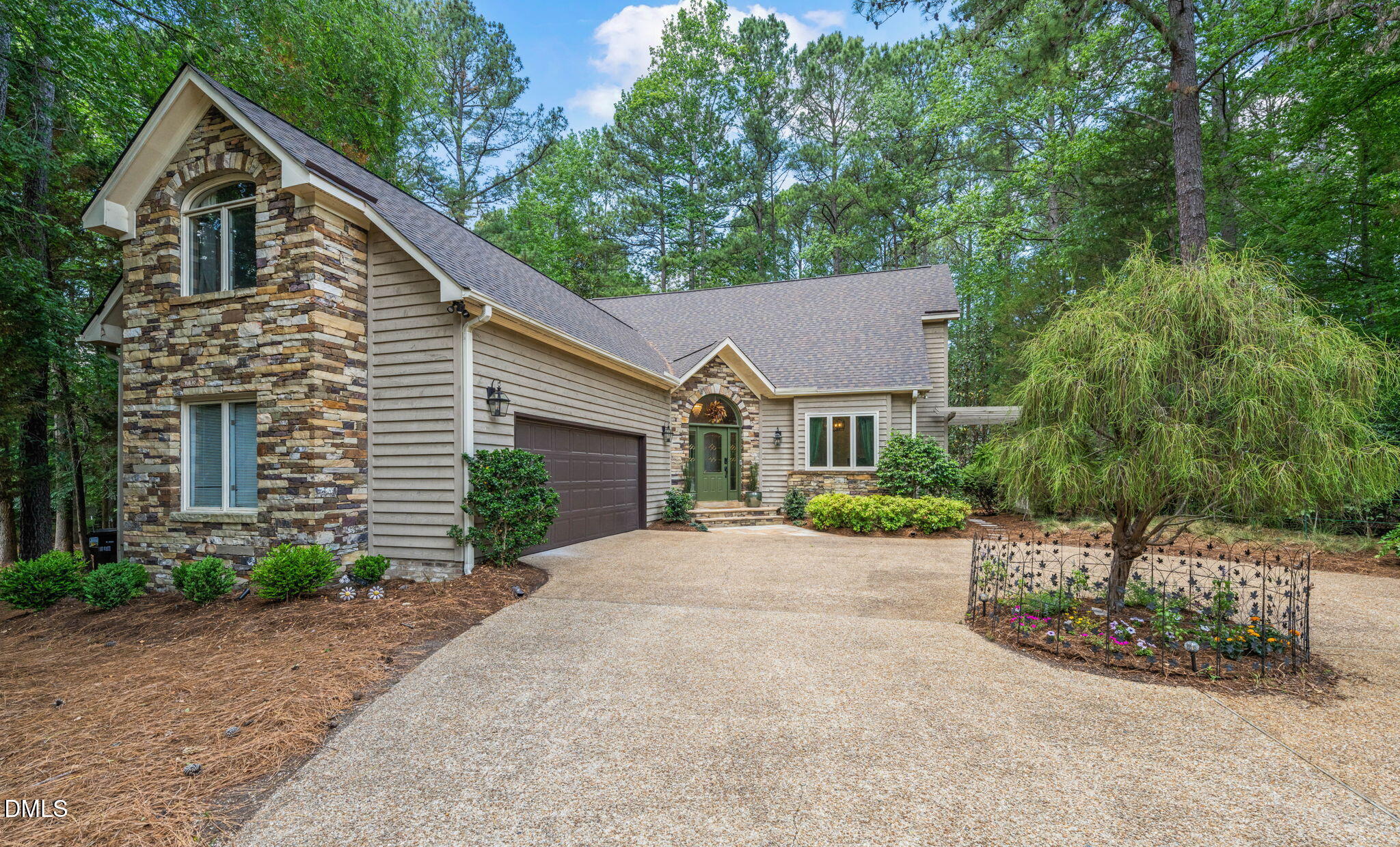 4 Hunters Green Court