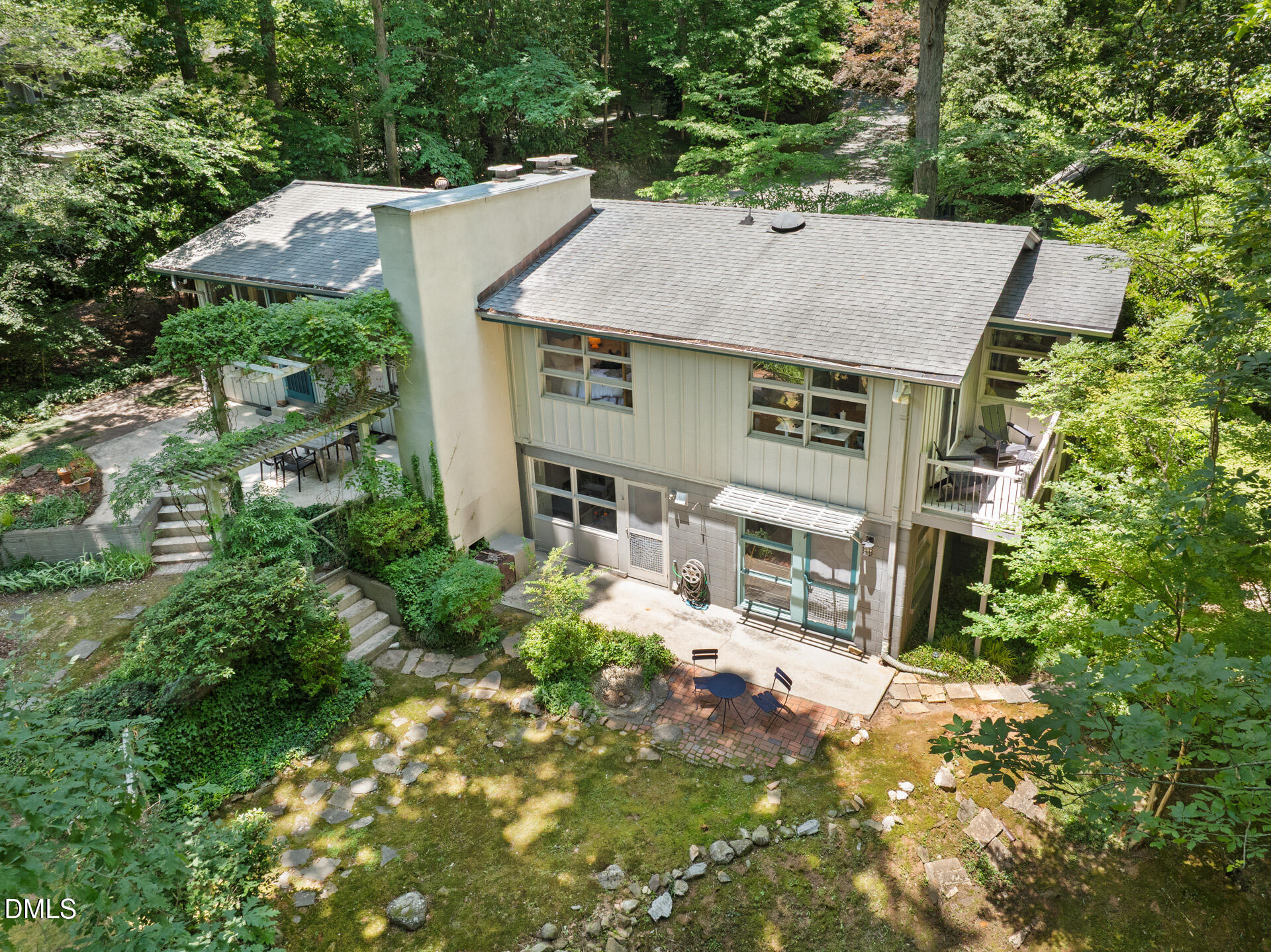 1120 Sourwood Drive