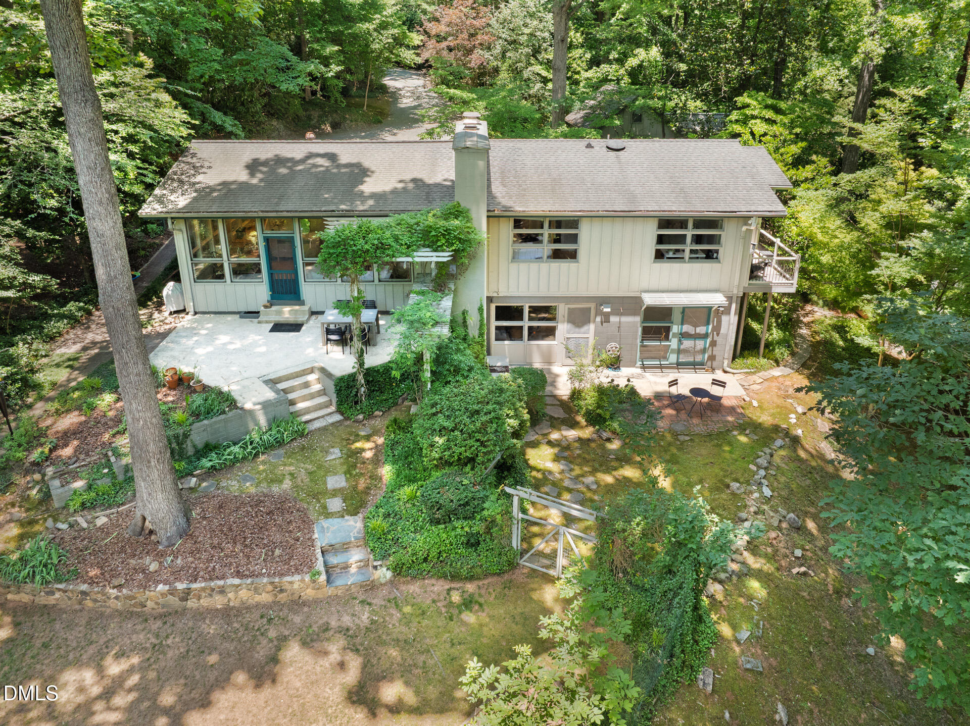 1120 Sourwood Drive