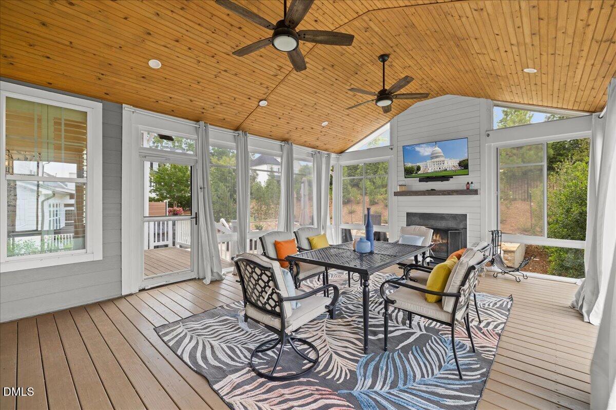 804 Rambling Oaks Lane