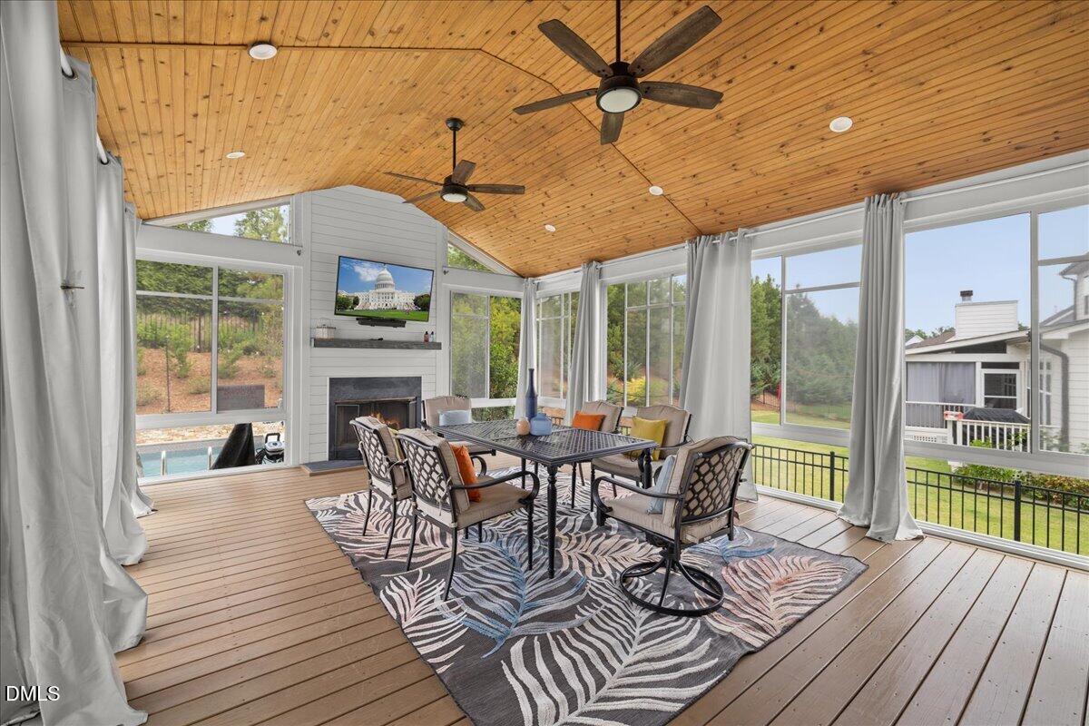 804 Rambling Oaks Lane