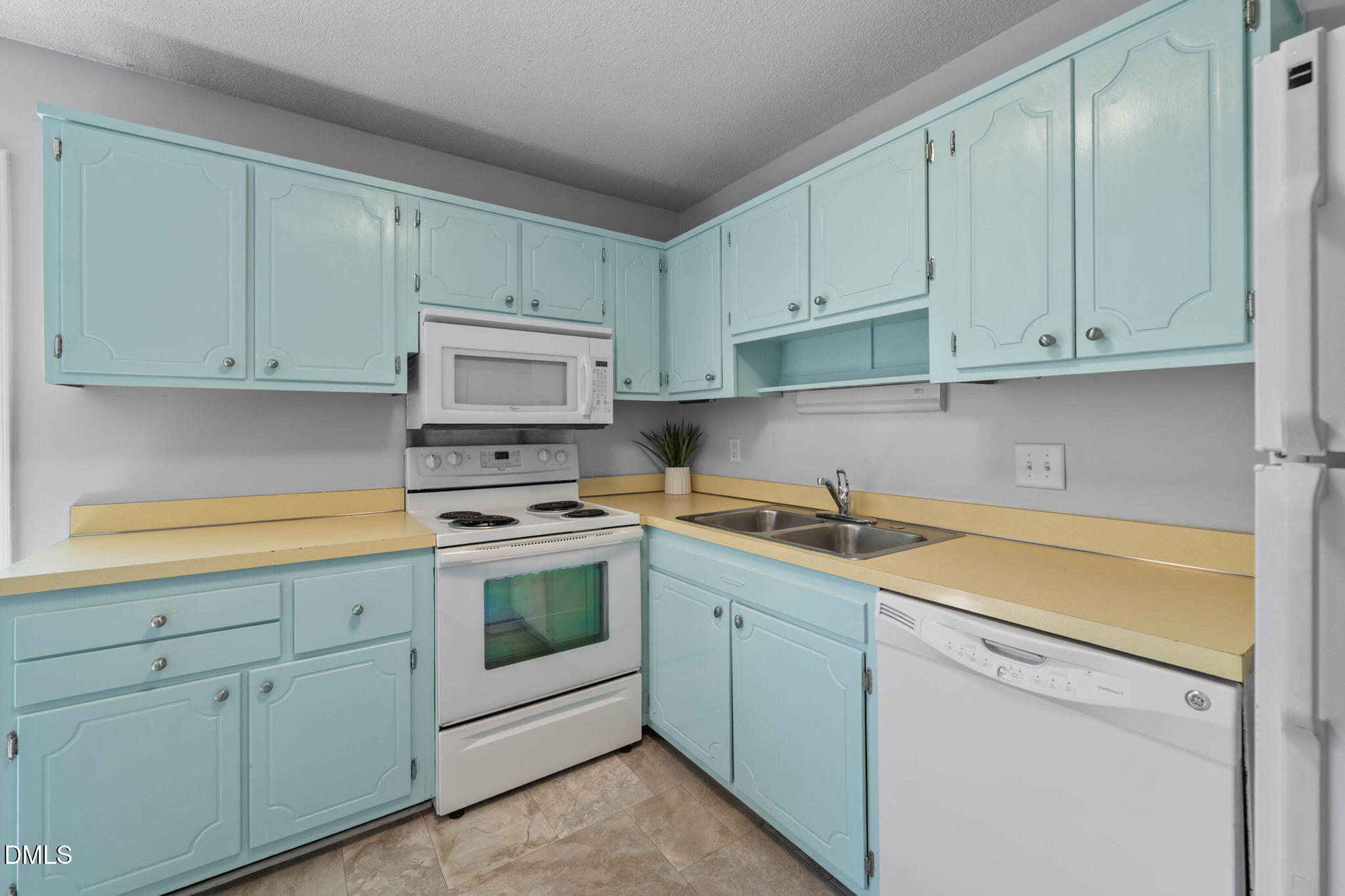 1002 Willow Drive Apt 6