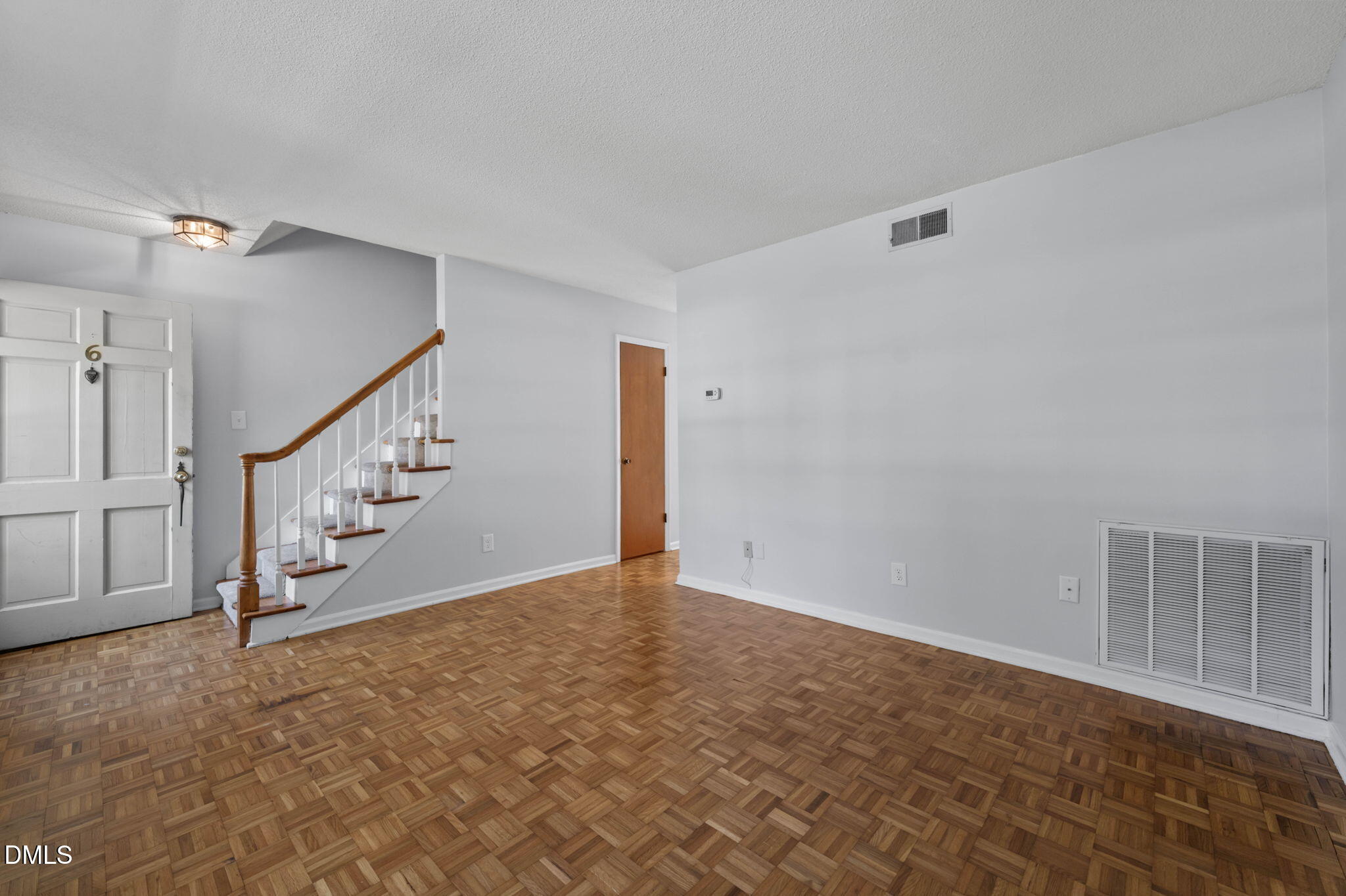 1002 Willow Drive Apt 6