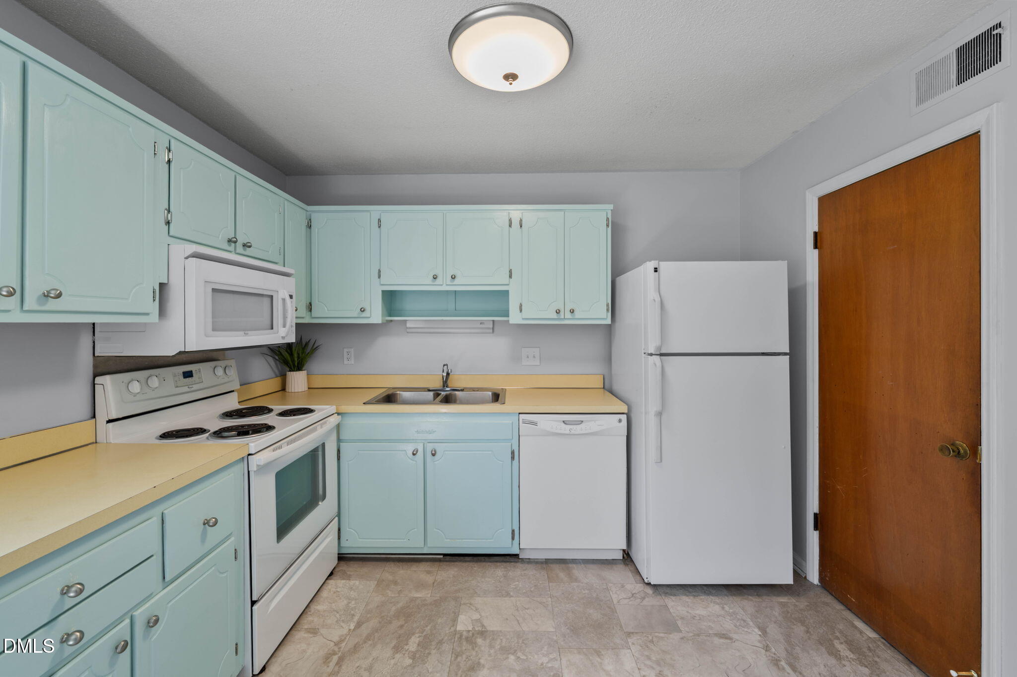 1002 Willow Drive Apt 6