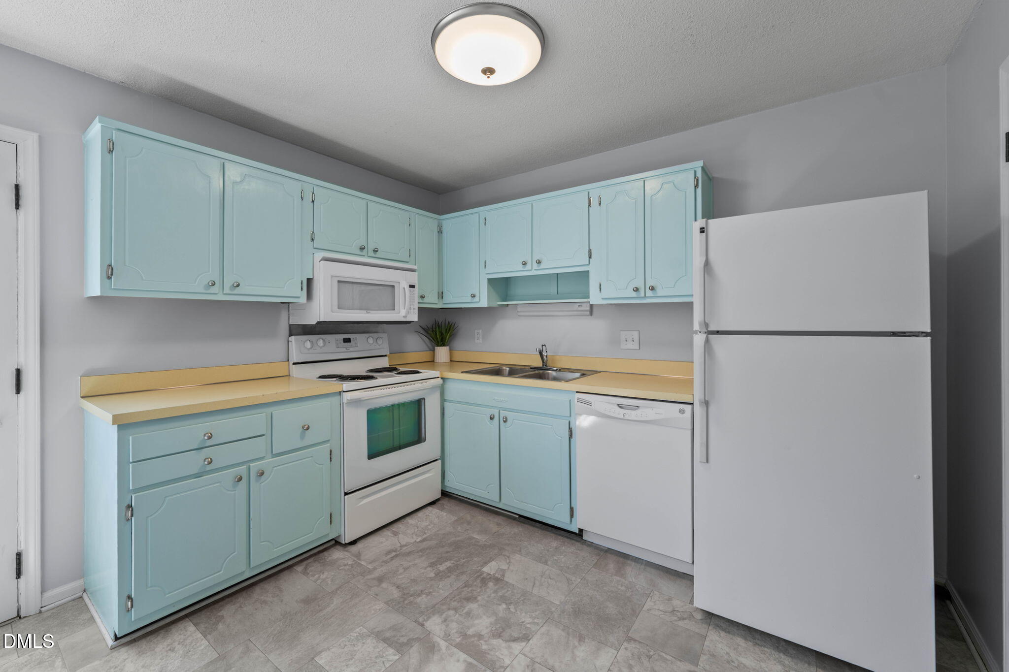 1002 Willow Drive Apt 6