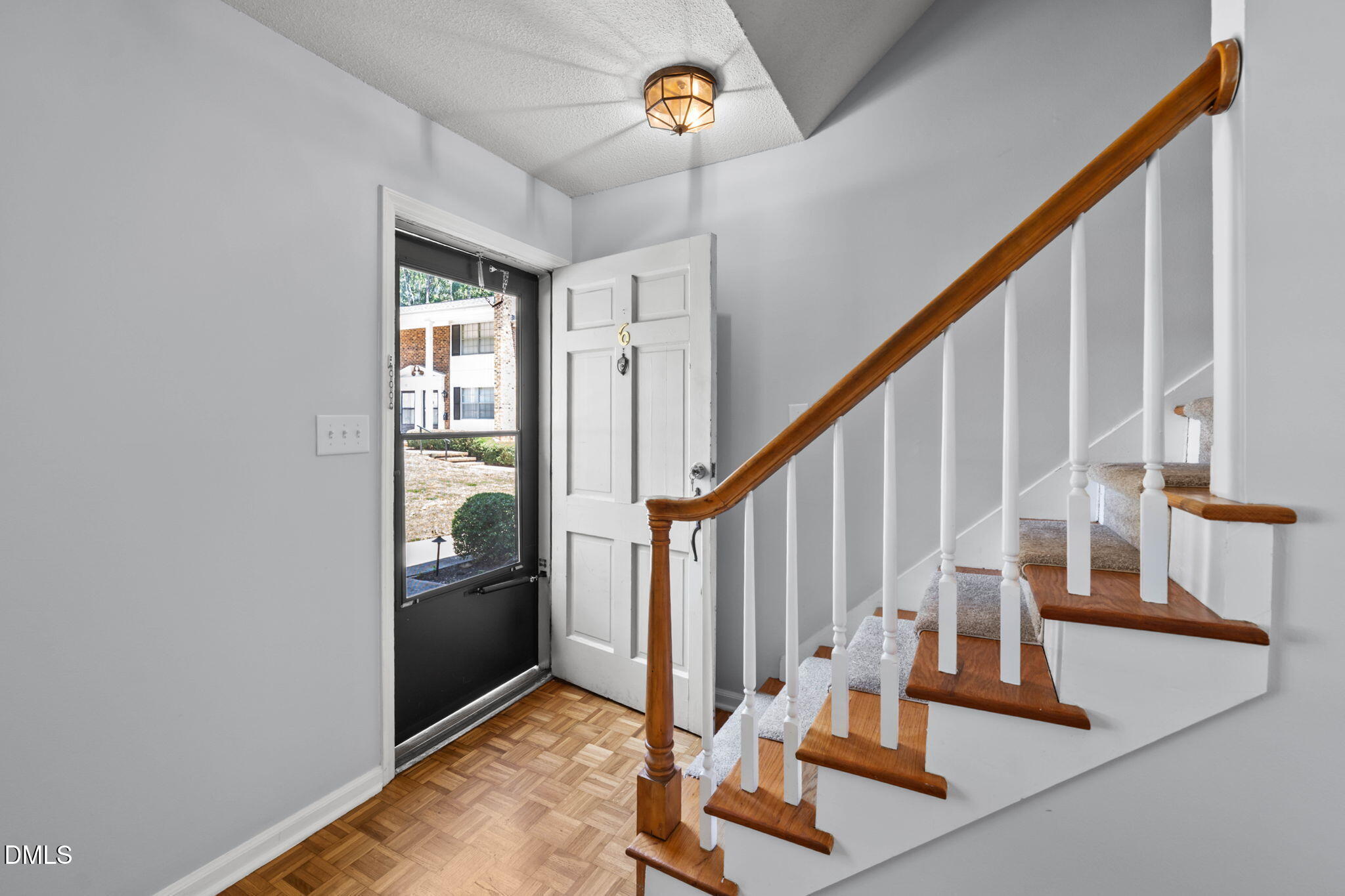 1002 Willow Drive Apt 6