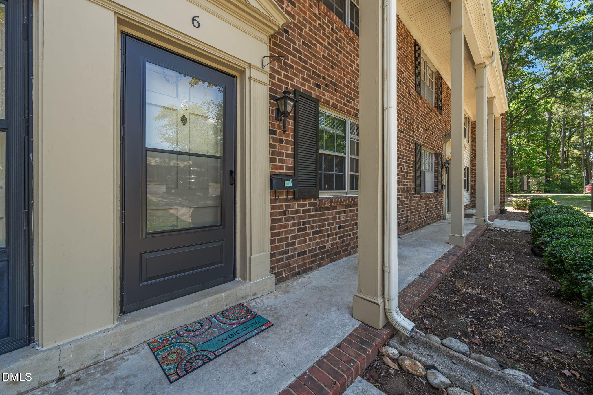 1002 Willow Drive Apt 6