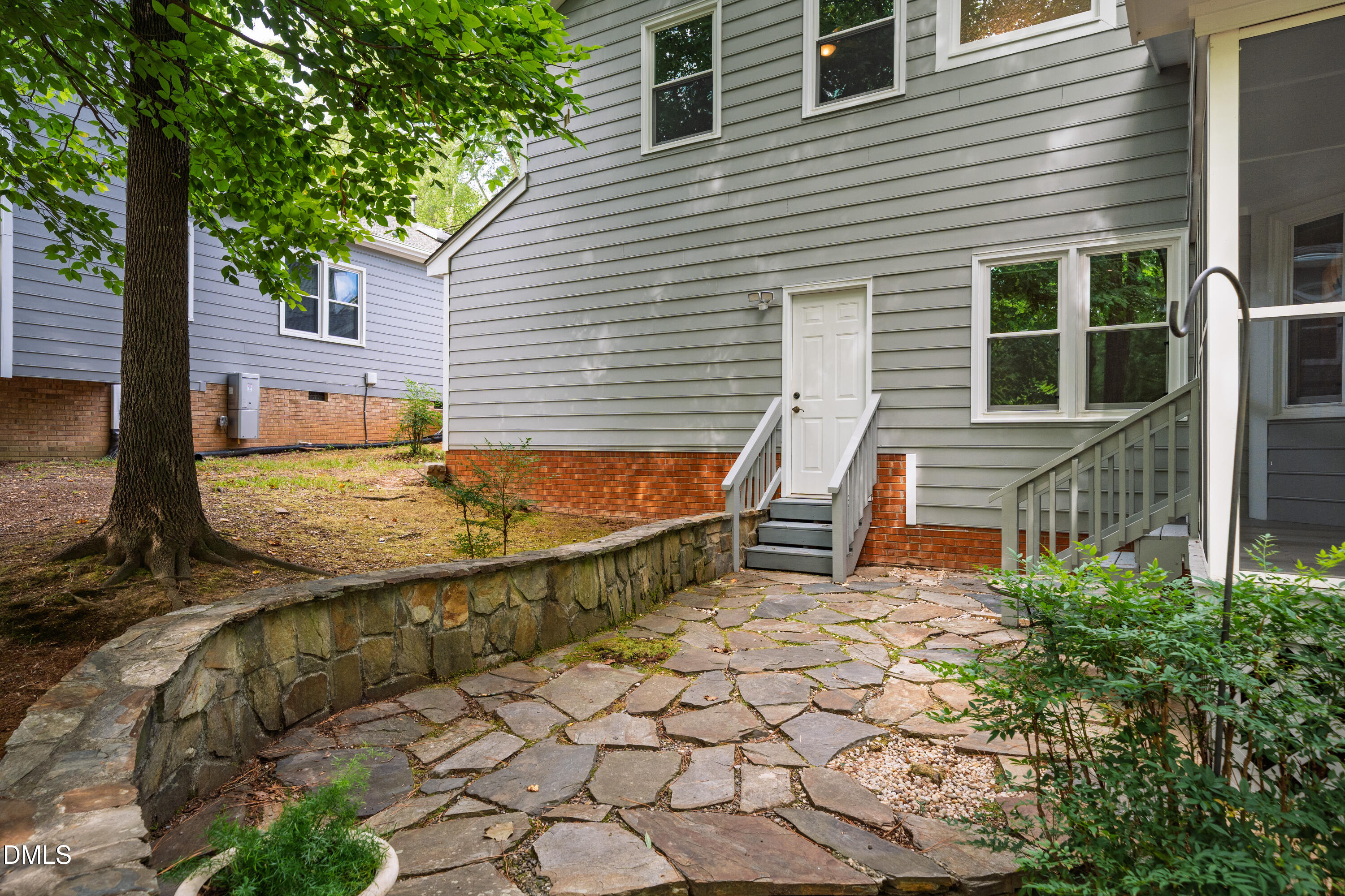 104 Tiercel Court