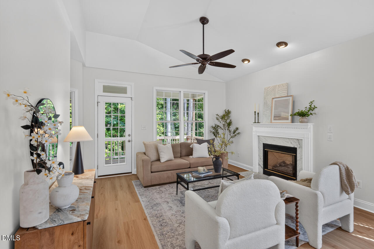 806 Carved Oak Drive
