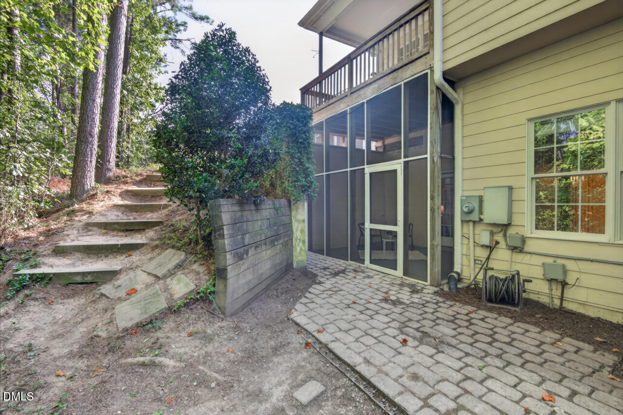 806 Carved Oak Drive