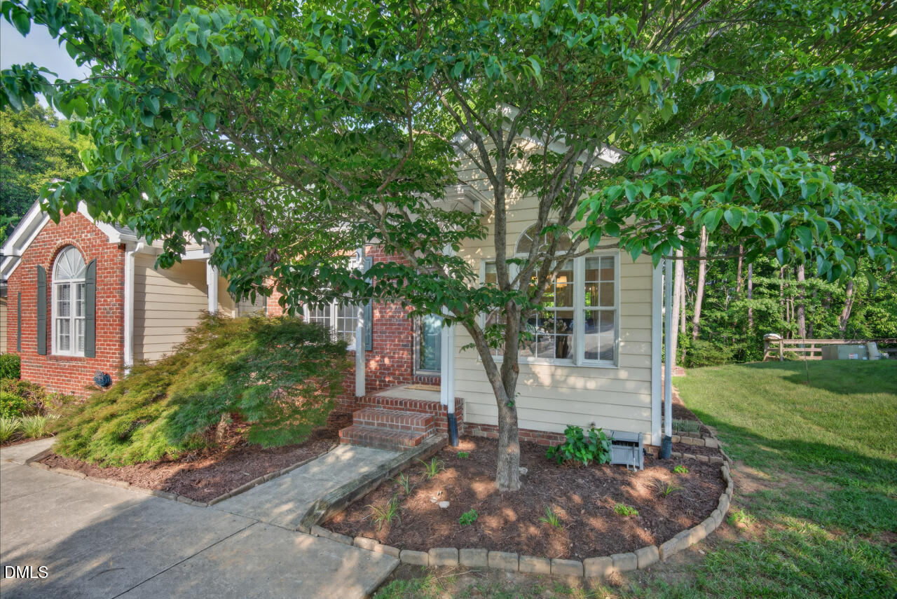 806 Carved Oak Drive