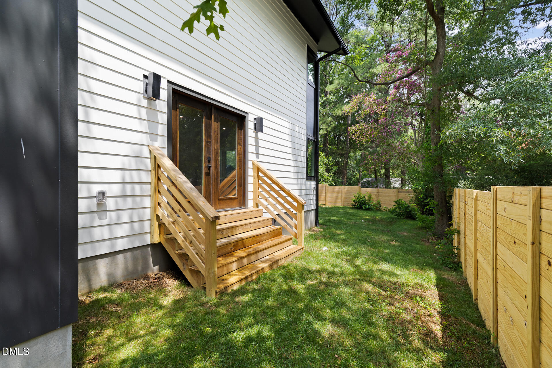426 E Hammond Street