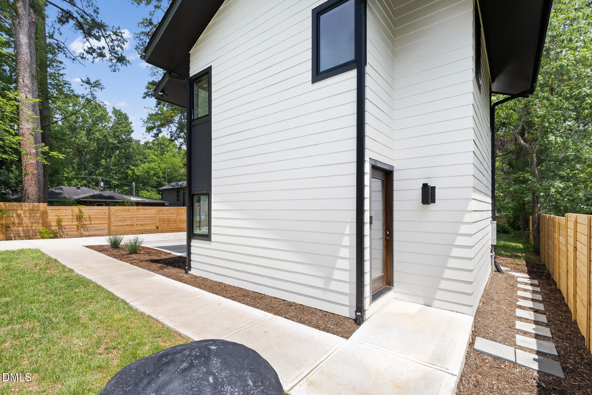 426 E Hammond Street