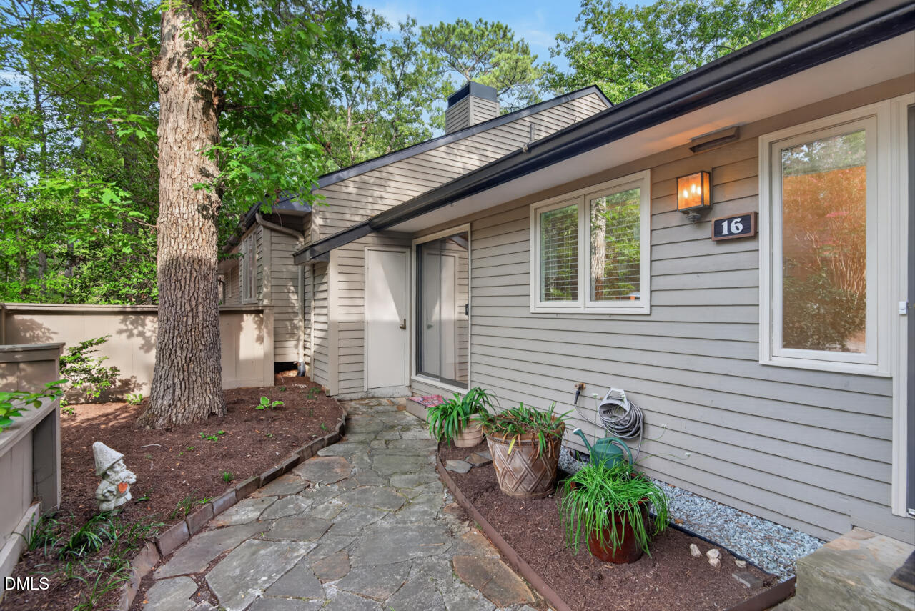 16 Glenmore Drive