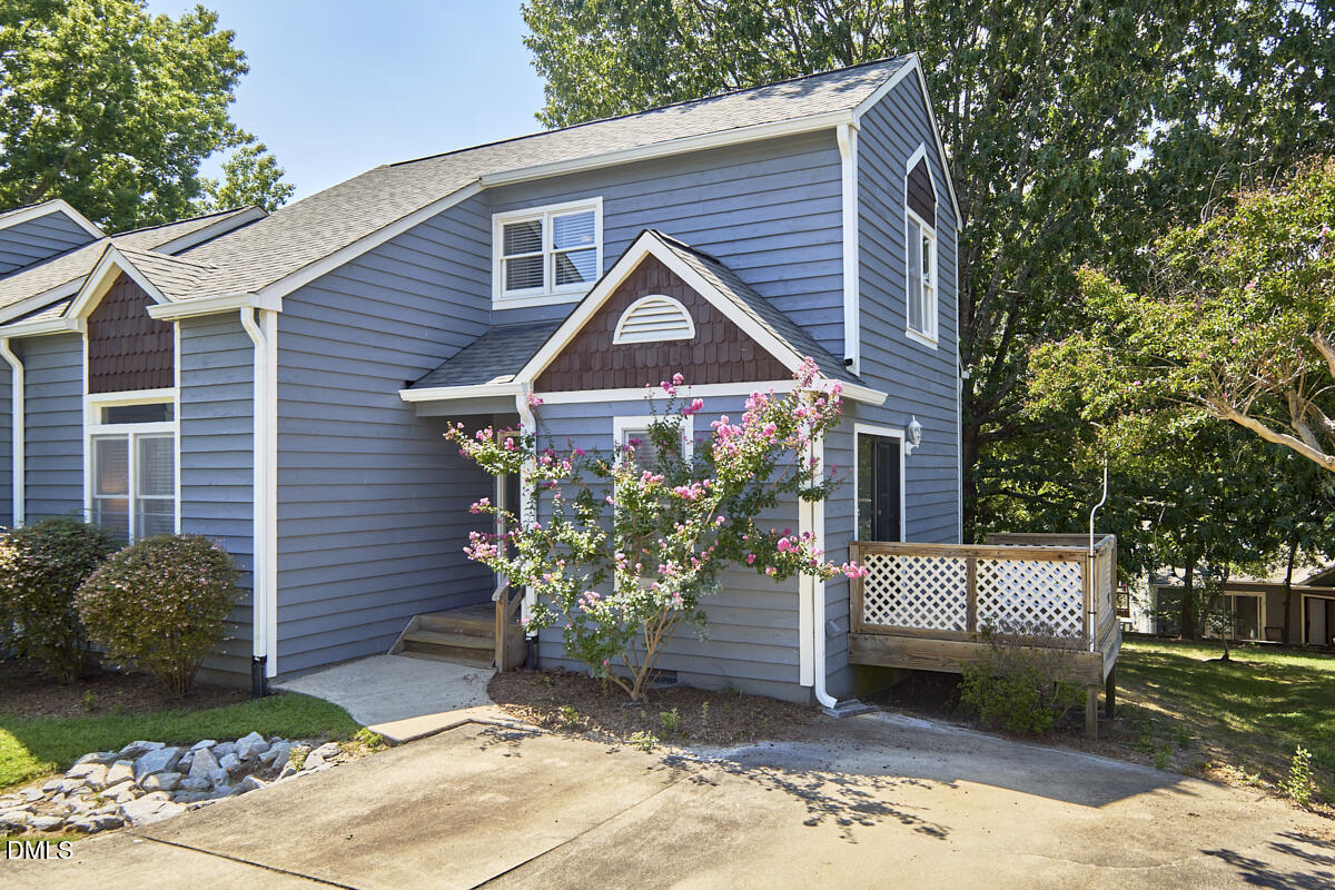 3 Hickory Wood Square