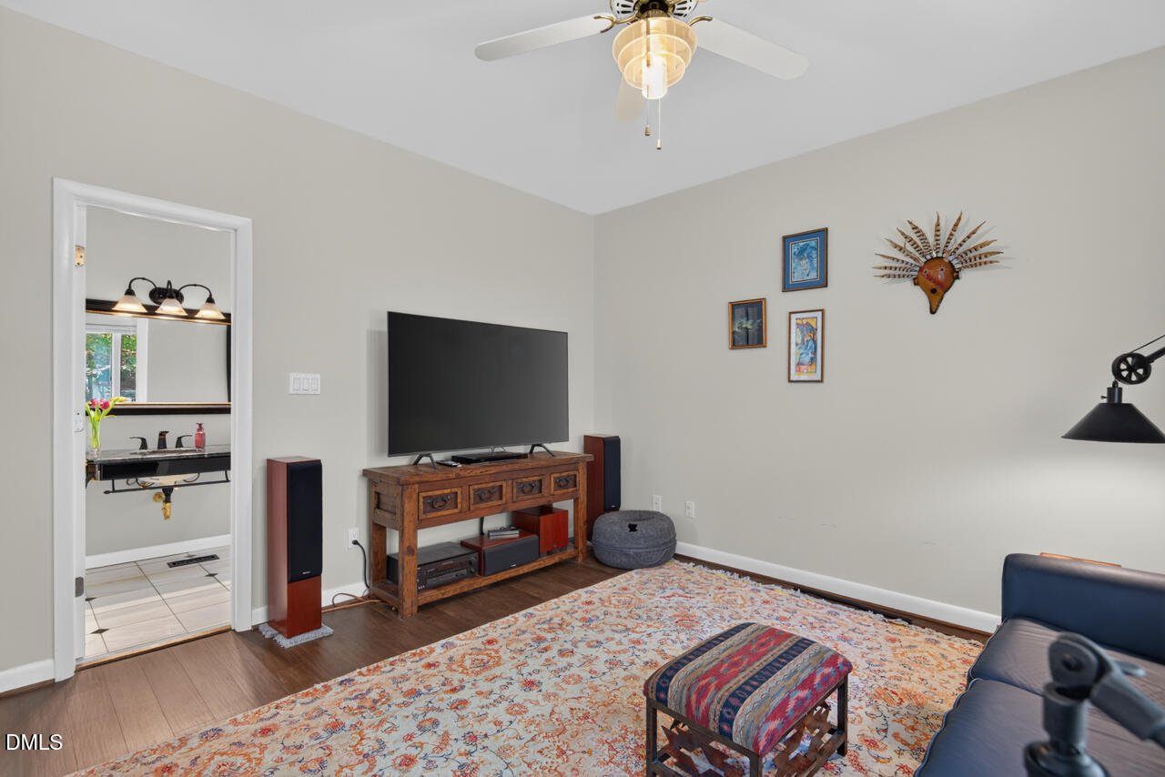1070 Foxcliff Drive
