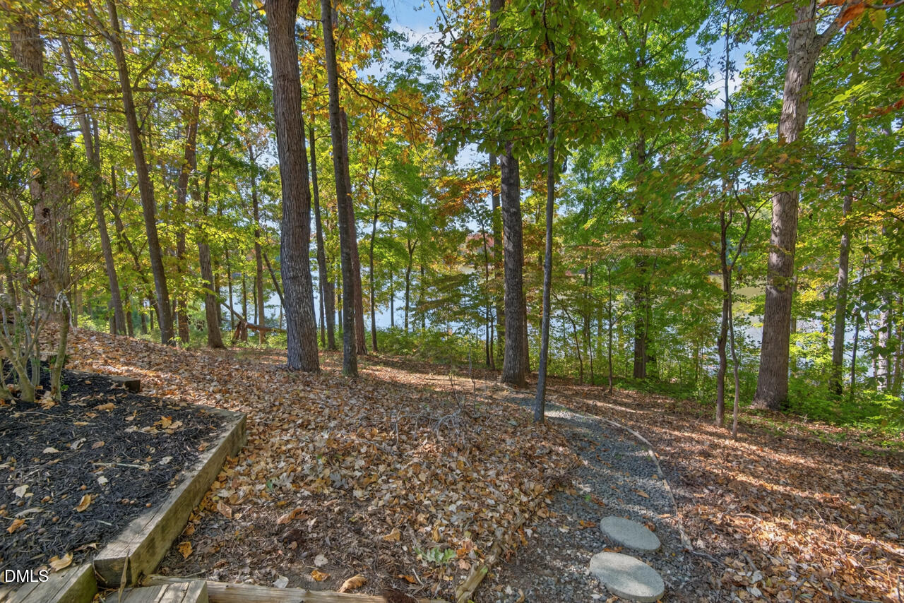1070 Foxcliff Drive