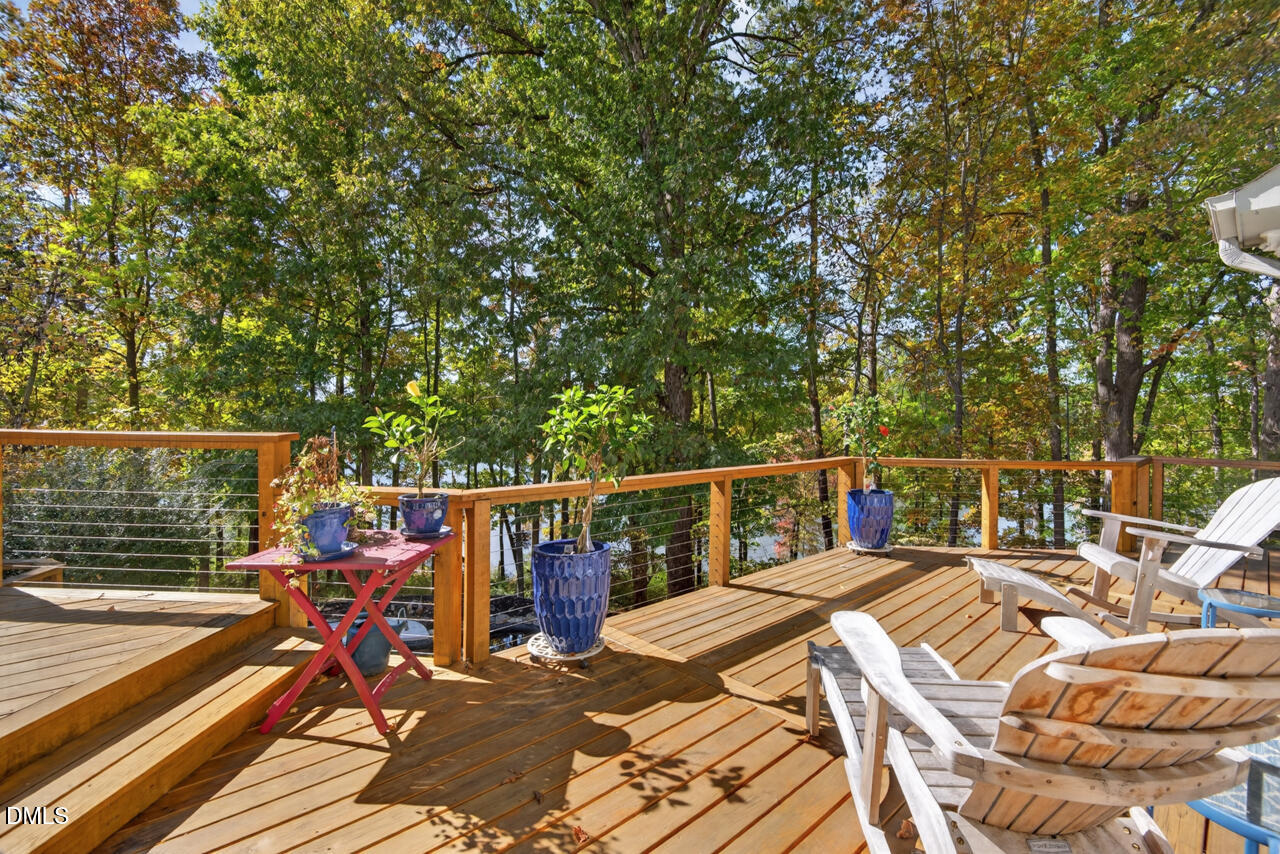 1070 Foxcliff Drive